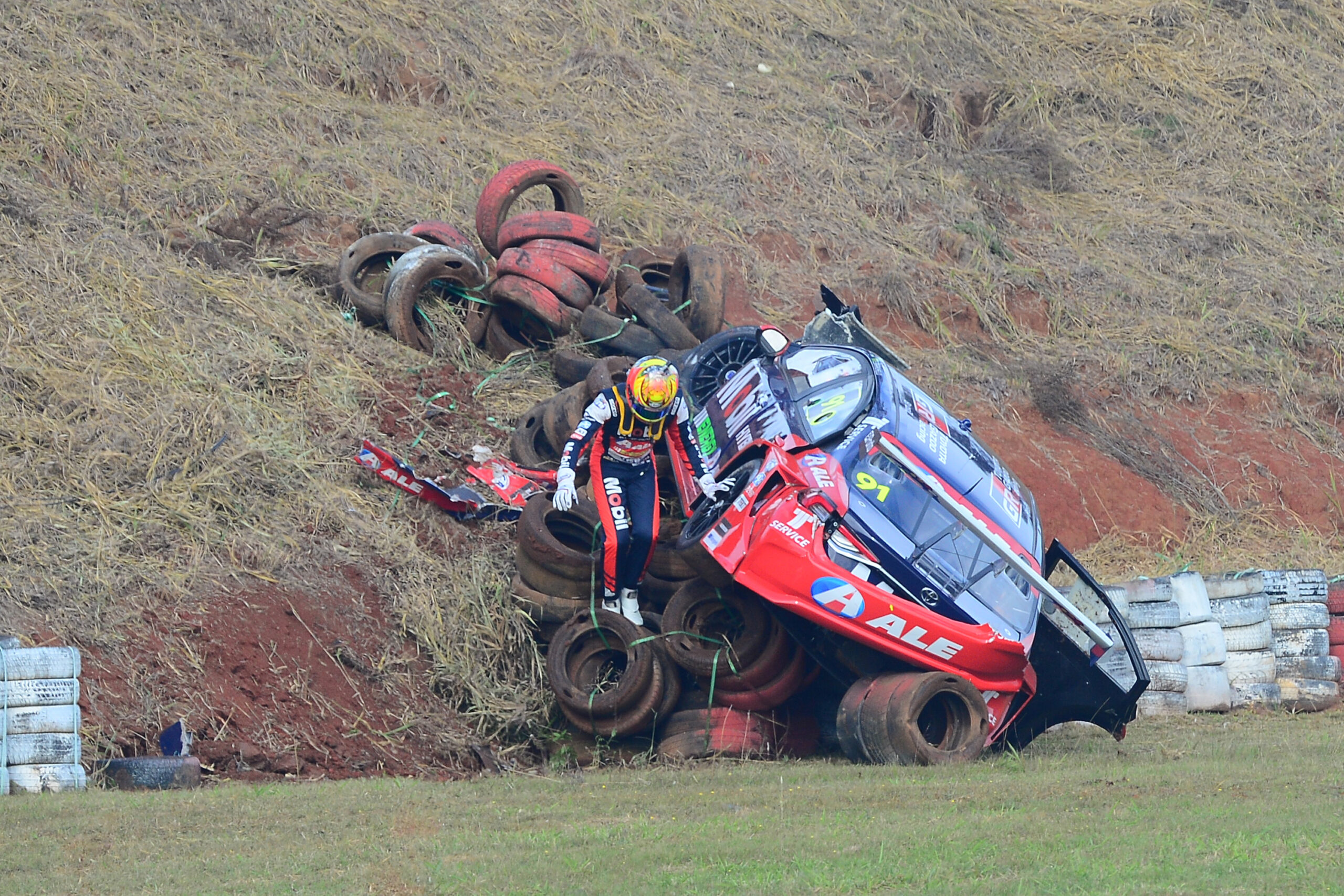 Dudu Barrichello tem chassi danificado e está fora da etapa da Stock Car em Tarumã