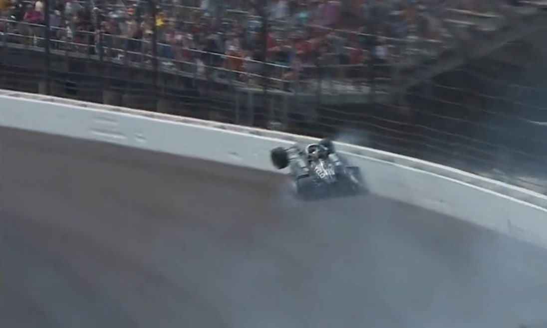 O’Ward belisca grama, toca Ericsson e dá no muro. Canapino e Pagenaud batem também
