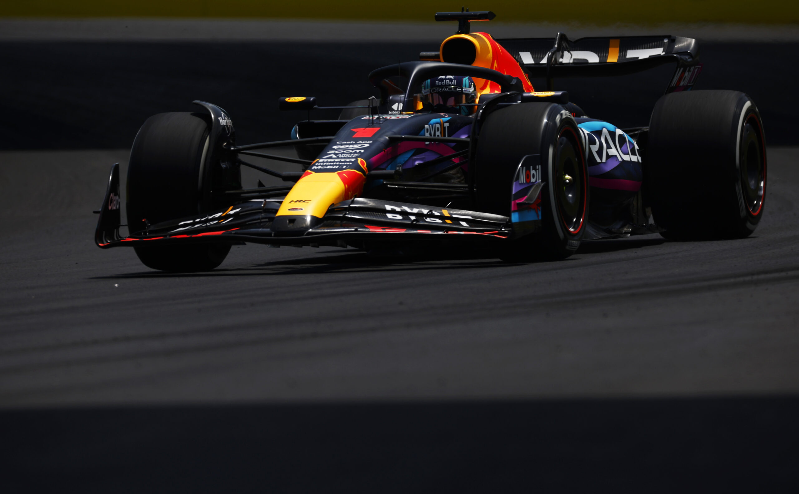 Verstappen já se põe em liga própria em Miami. E Ferrari se preocupa mais com Aston Martin