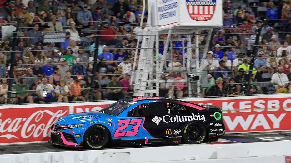Nascar descarta punição a Wallace por gesto obsceno e investiga rádio hackeado