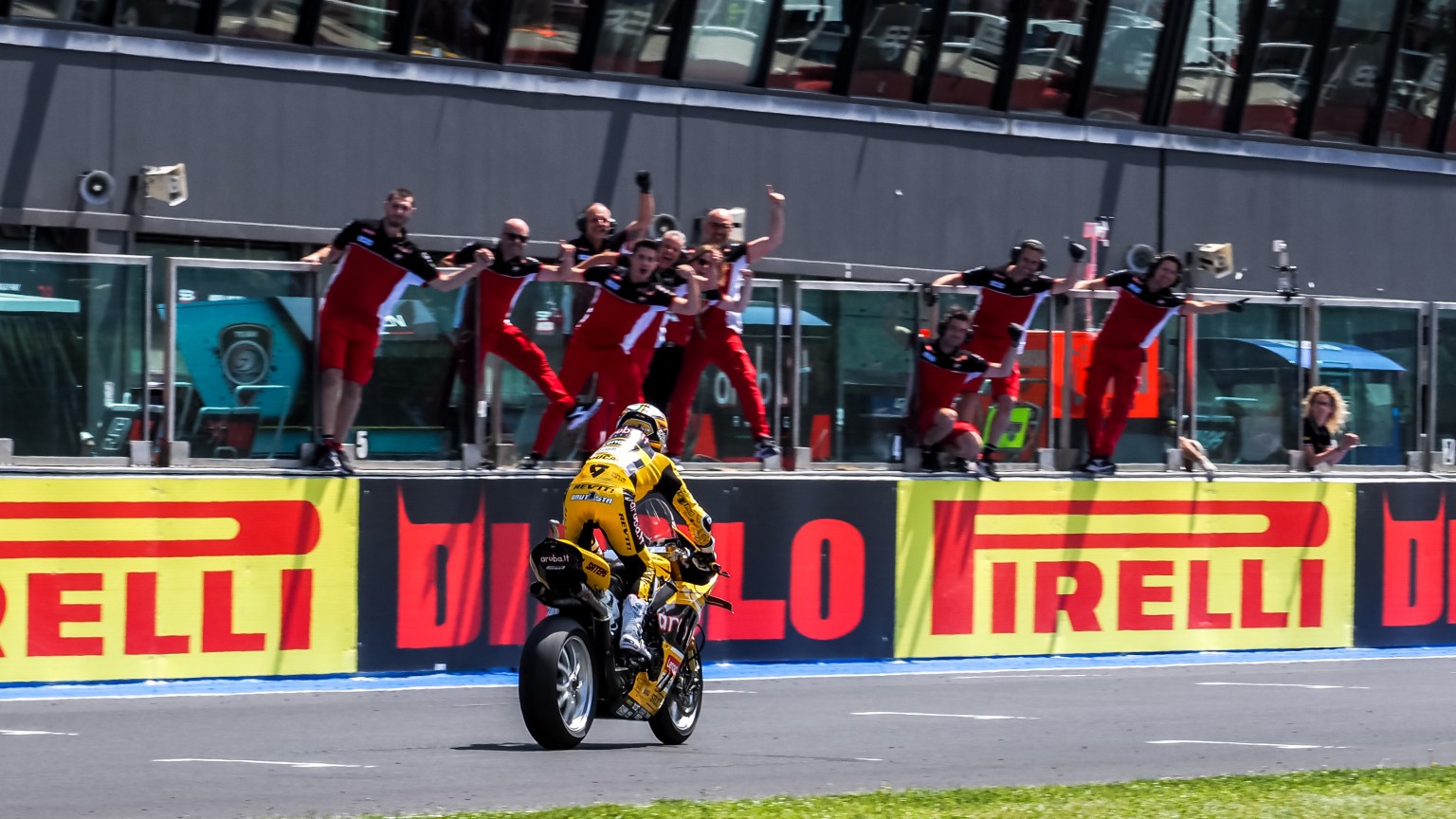 Bautista lidera dobradinha da Ducati e fatura corrida 1 do Mundial de Superbike em Misano