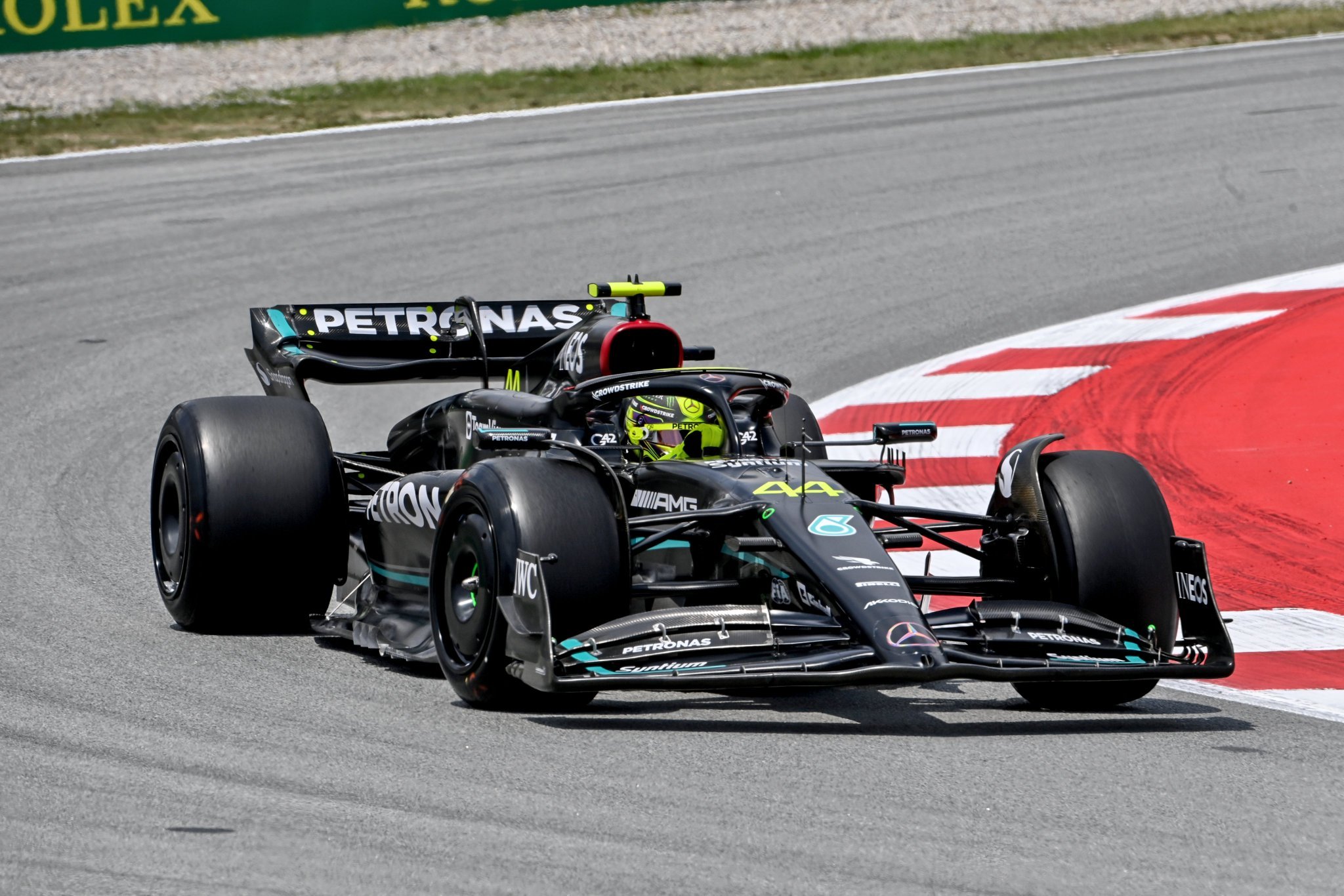 Hamilton acaba com suspense sobre renovação com Mercedes: “Espero assinar amanhã”