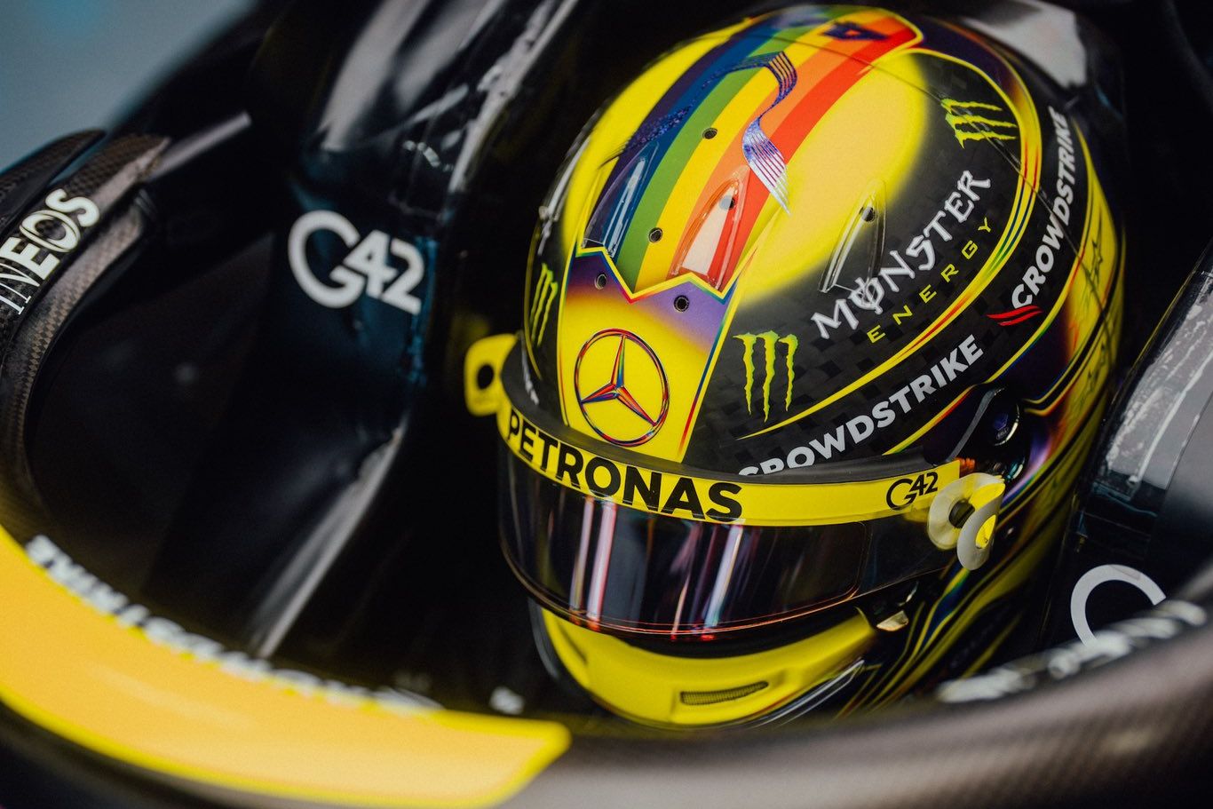 Hamilton vê Mercedes perto do meio do pelotão e reconhece “luta para entrar no Q3”