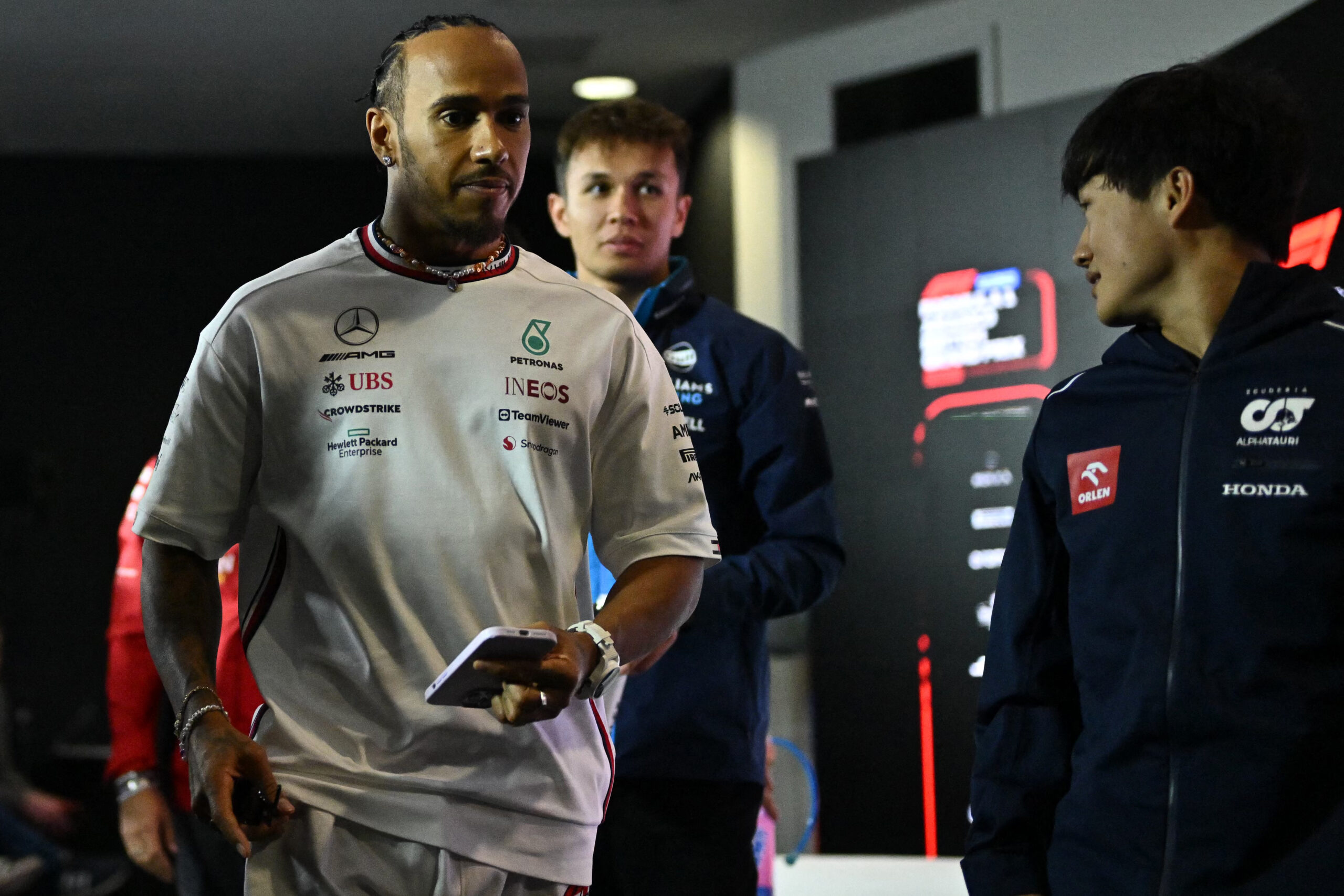 Hamilton avalia que filme com Brad Pitt seria inviável na “antiga gestão da F1”