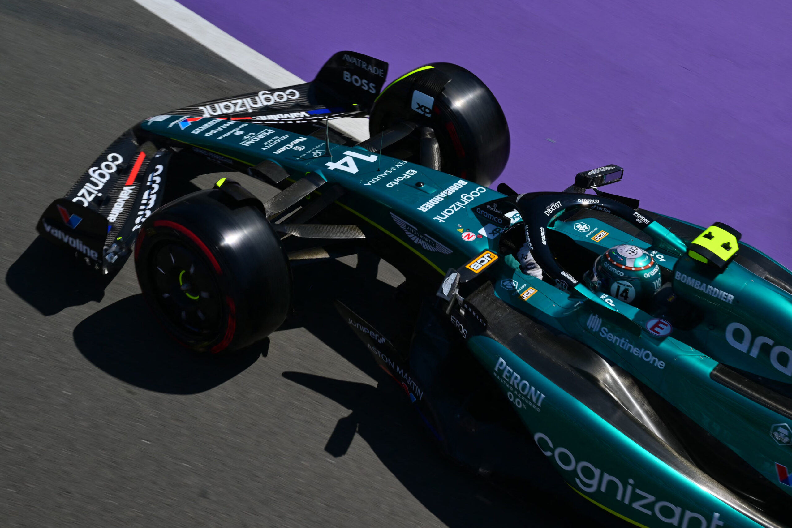 Alonso diz que vento complicou dia, mas garante que “há mais por vir” na Inglaterra