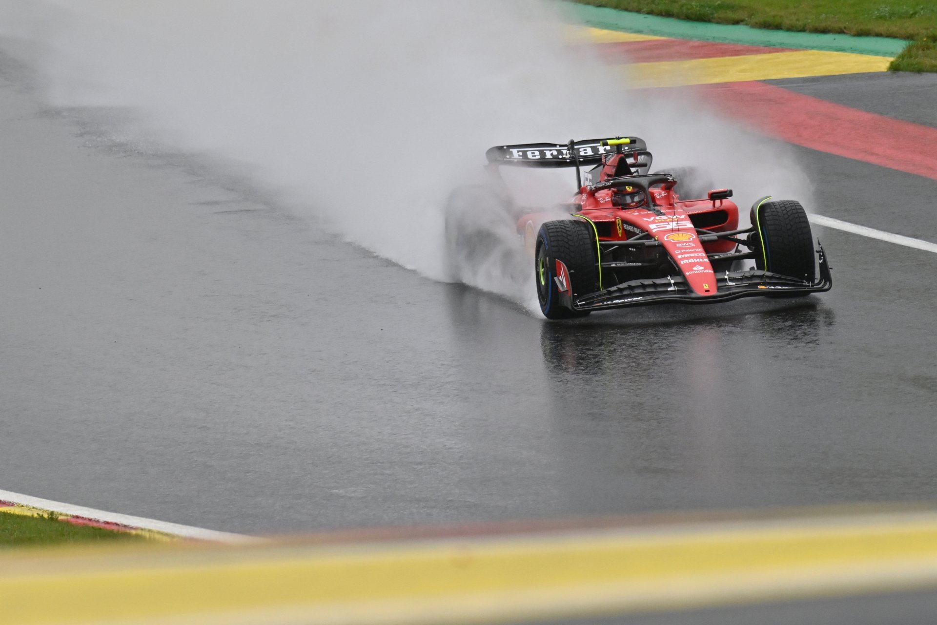 Sainz justifica resultado na classificação da Bélgica: “Erro me custou posições”