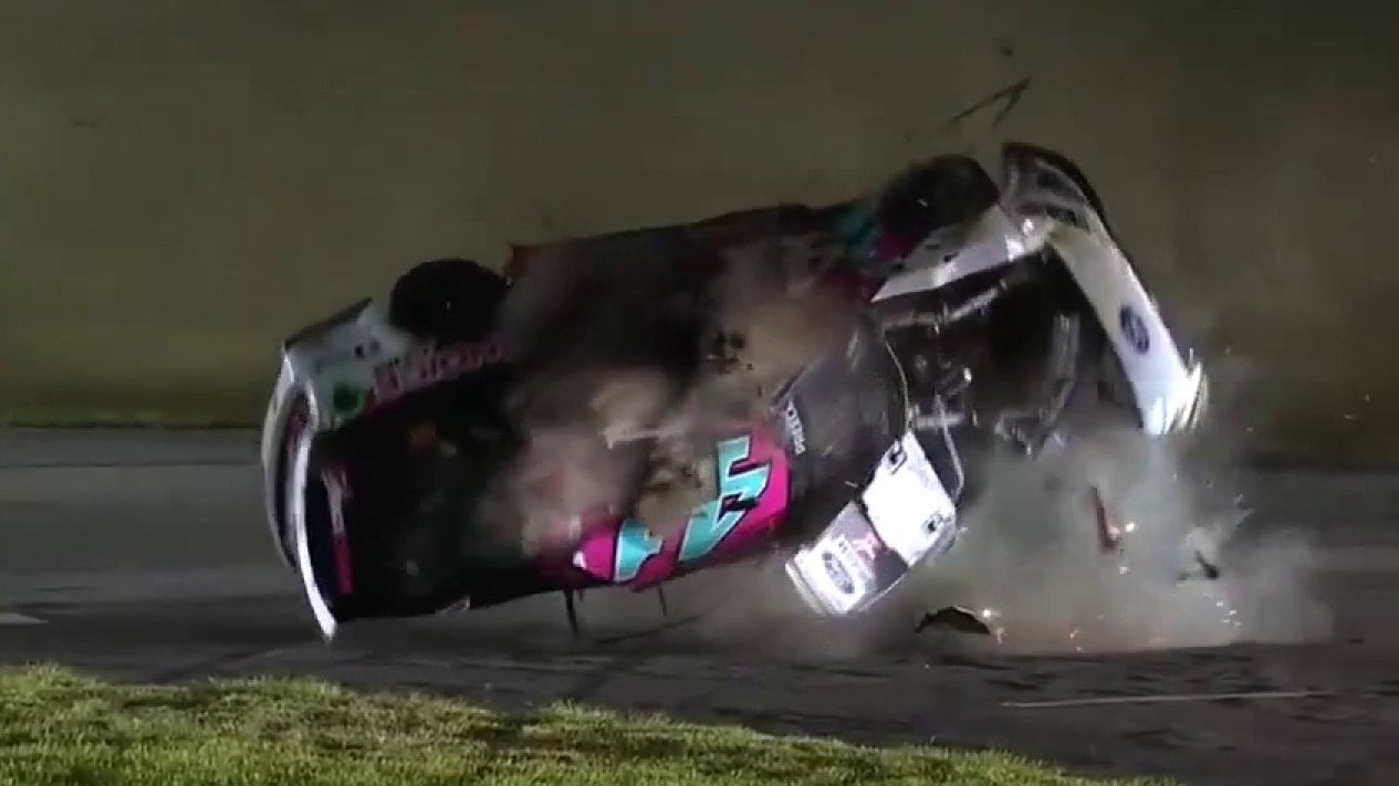 Preece passa noite em hospital após violento acidente durante etapa da Nascar em Daytona
