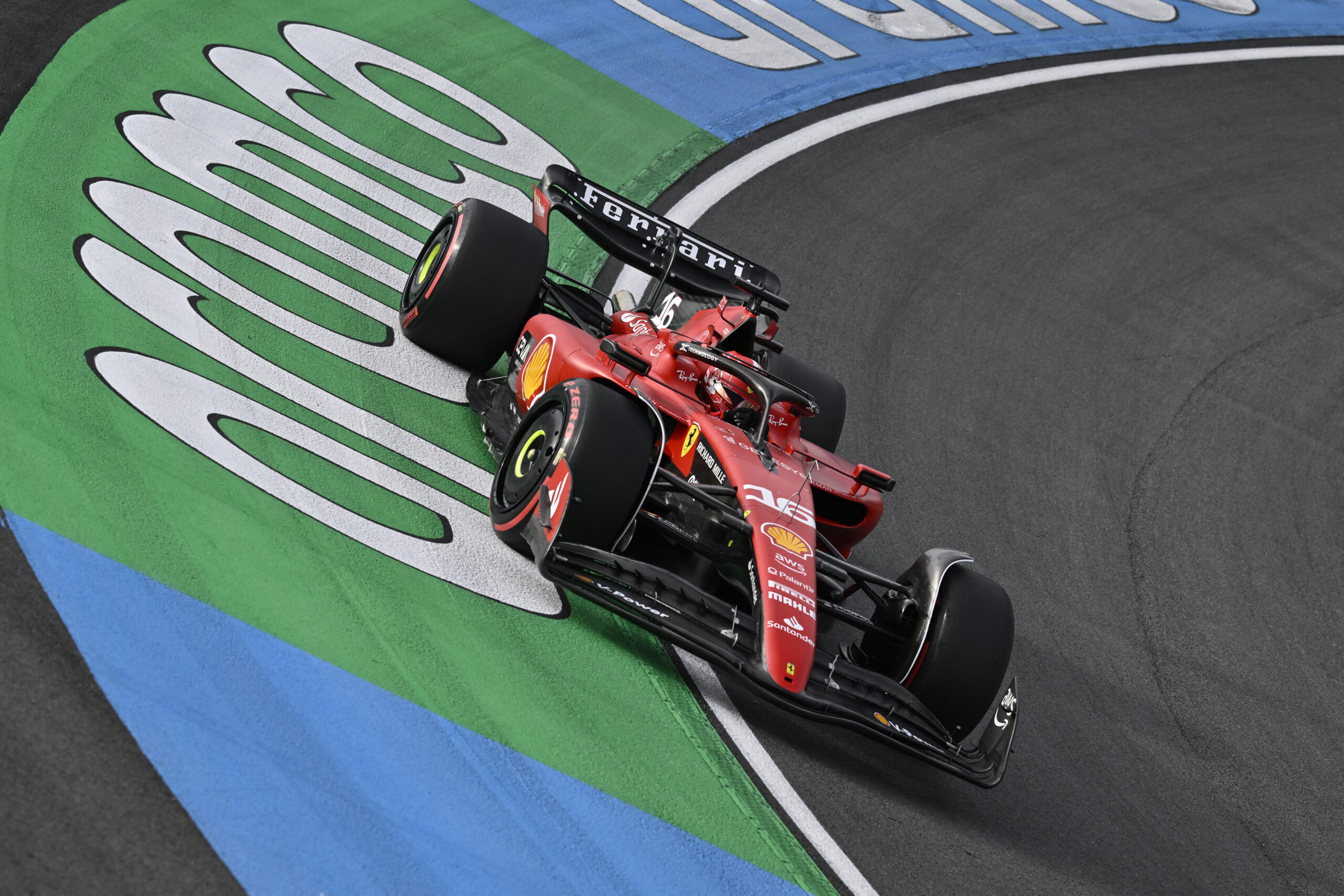 Ferrari refuta desânimo após sexta-feira complicada na Holanda: “Estamos confiantes”