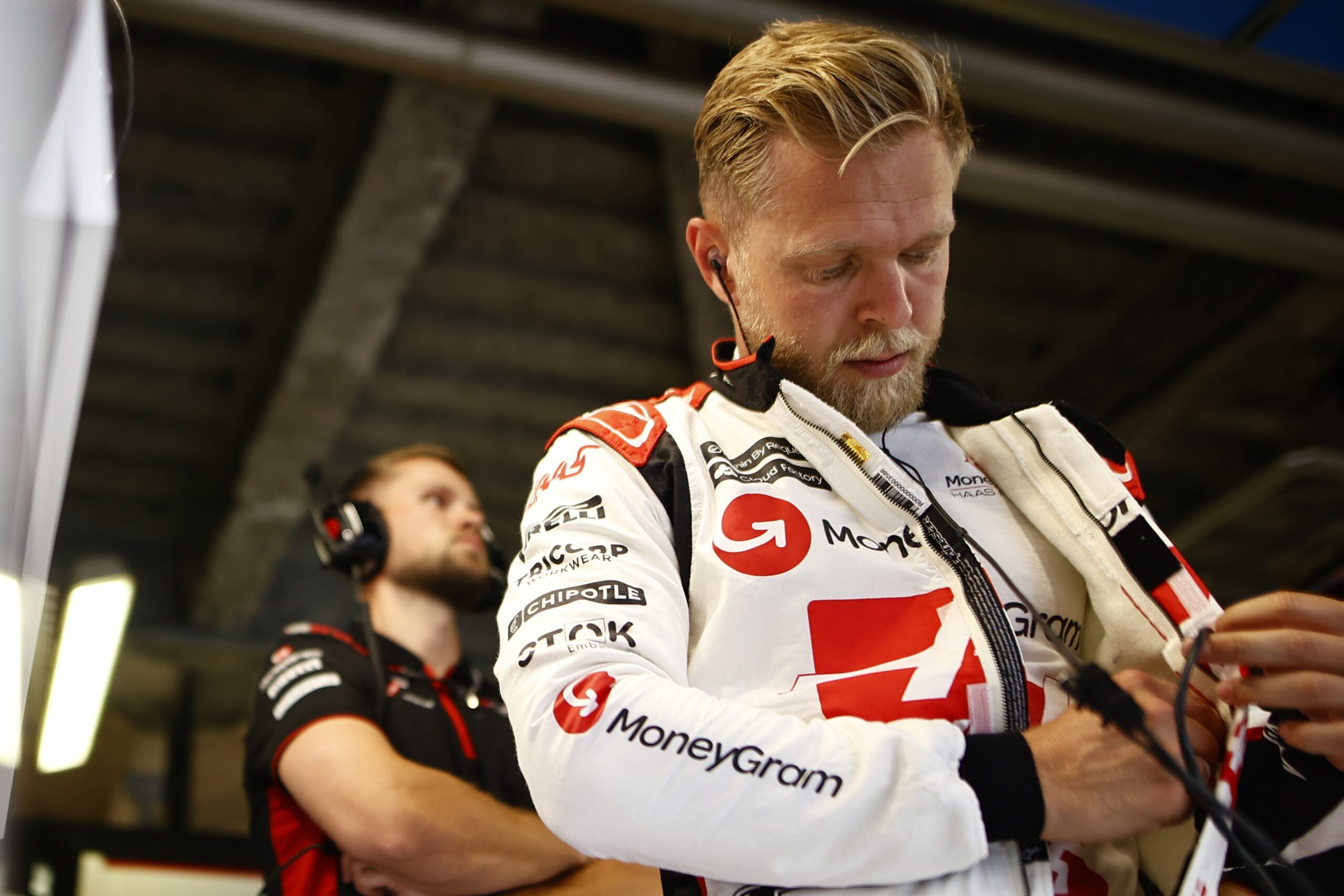 Magnussen critica manobra de Pérez no GP do Japão: “Movimento de merda”