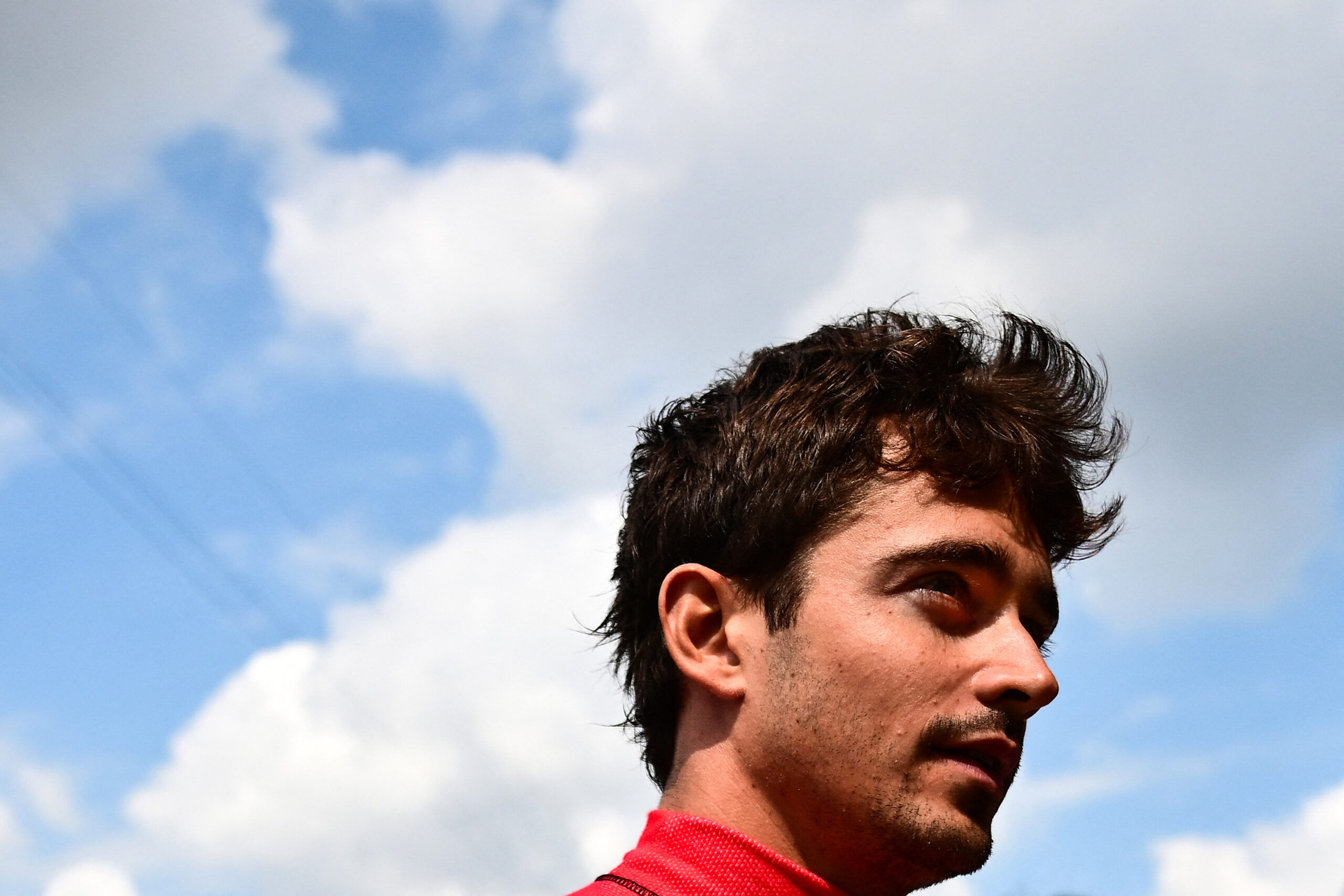 Leclerc contém expectativa e espera “fim de semana difícil” para Ferrari em Singapura