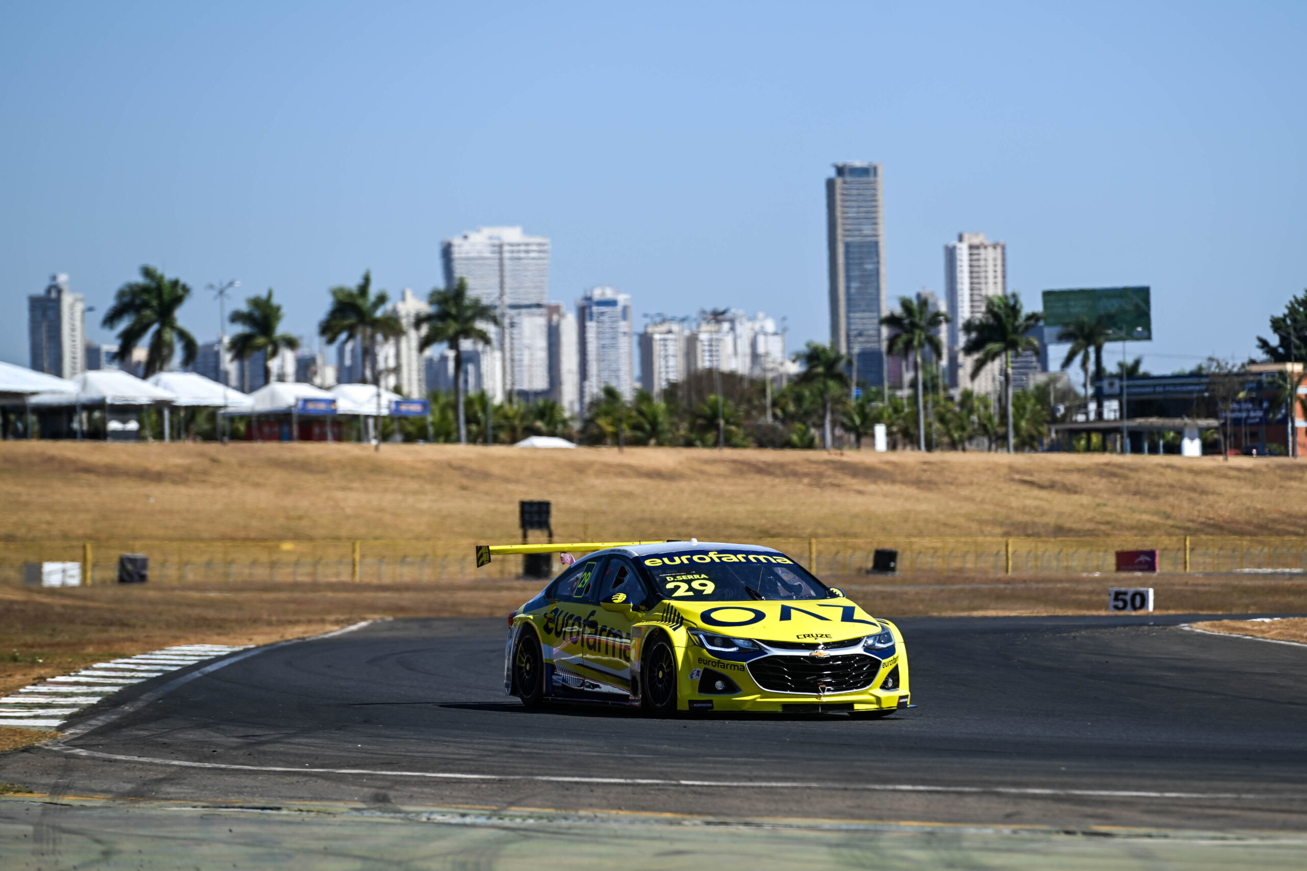 Serra bate Massa nos segundos finais e lidera TL2 da Stock Car em Goiânia