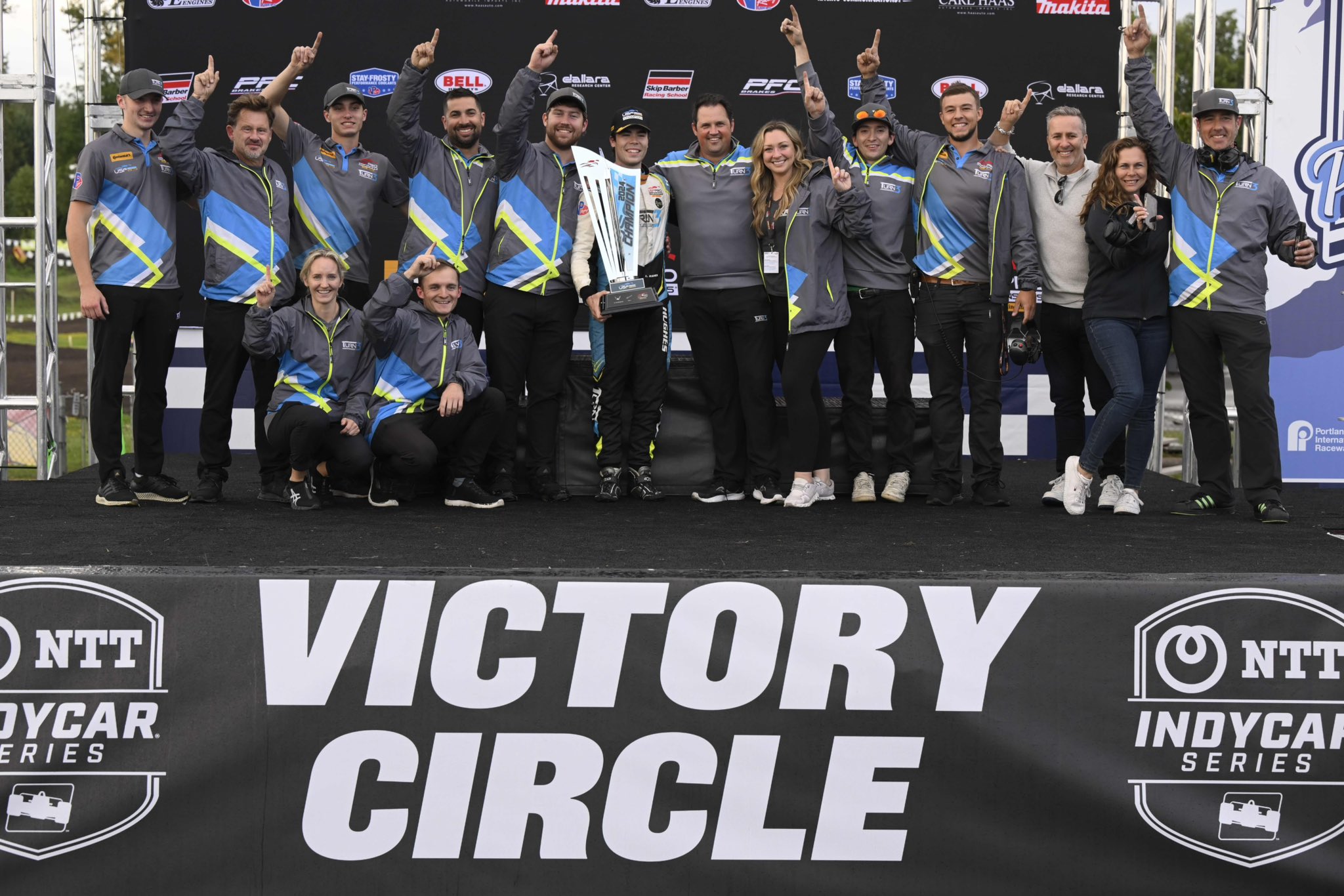 Hughes é sexto e levanta título da Pro 2000 na corrida 1 em Portland. Johnson vence