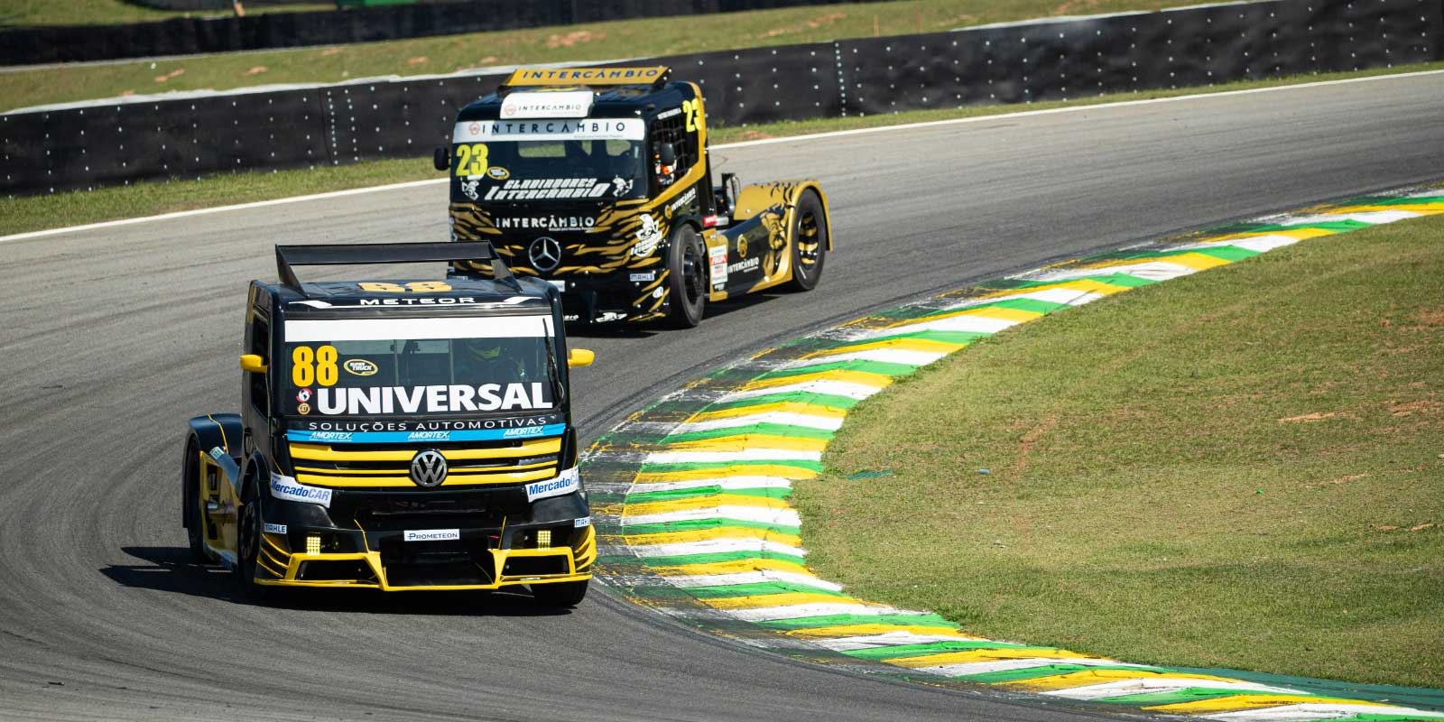 Monteiro e Andrade vencem em rodada dupla acidentada da Copa Truck em Interlagos