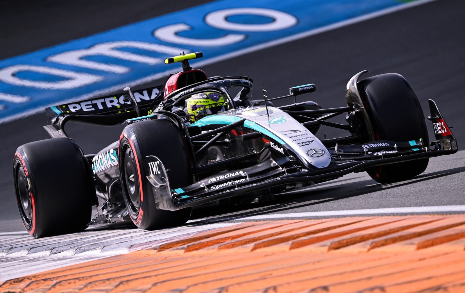 Hamilton vê Mercedes “de mal a pior” após 12º em Zandvoort: “Fim de semana acabou”