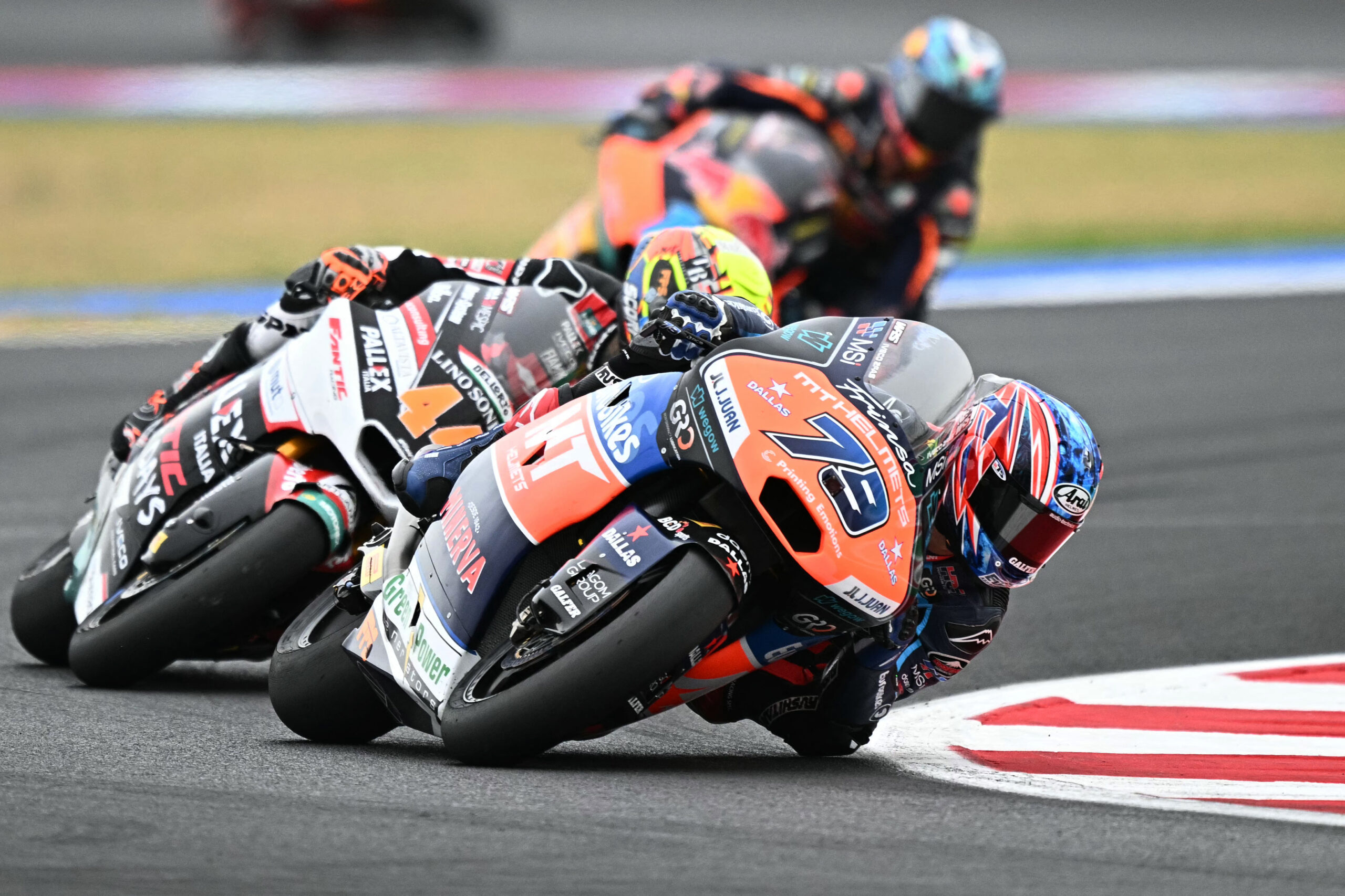 Ogura supera Canet nas voltas finais e leva GP de San Marino da Moto2. Moreira é 8º