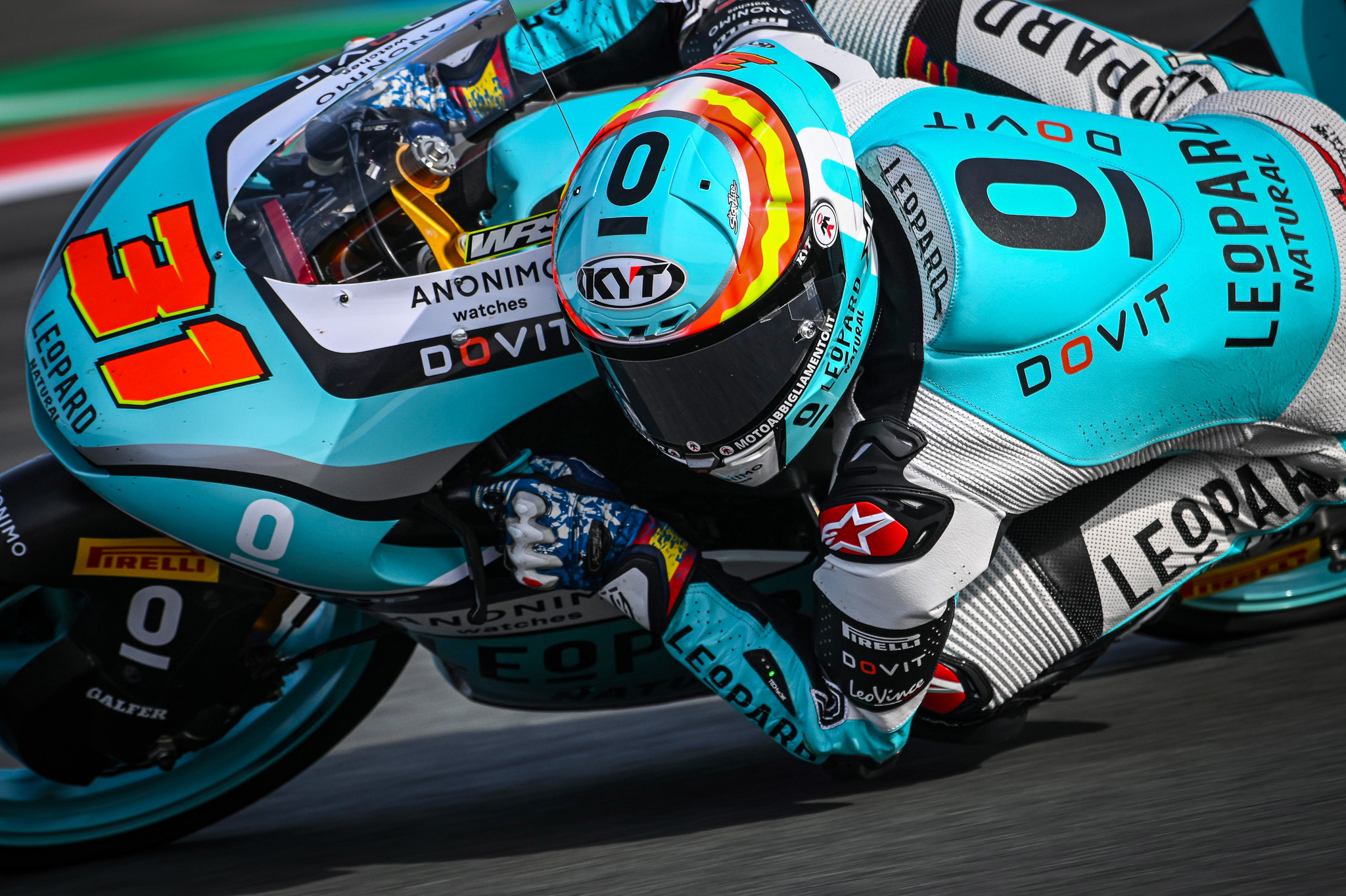 Fernández surpreende no fim e lidera primeiro dia da Moto3 em Misano. Alonso é 3º
