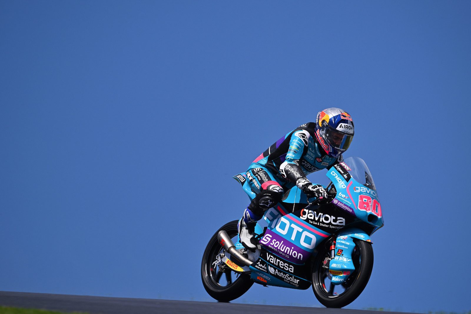 Alonso desgarra no fim e vence eletrizante GP da Austrália na Moto3. Holgado é 2º
