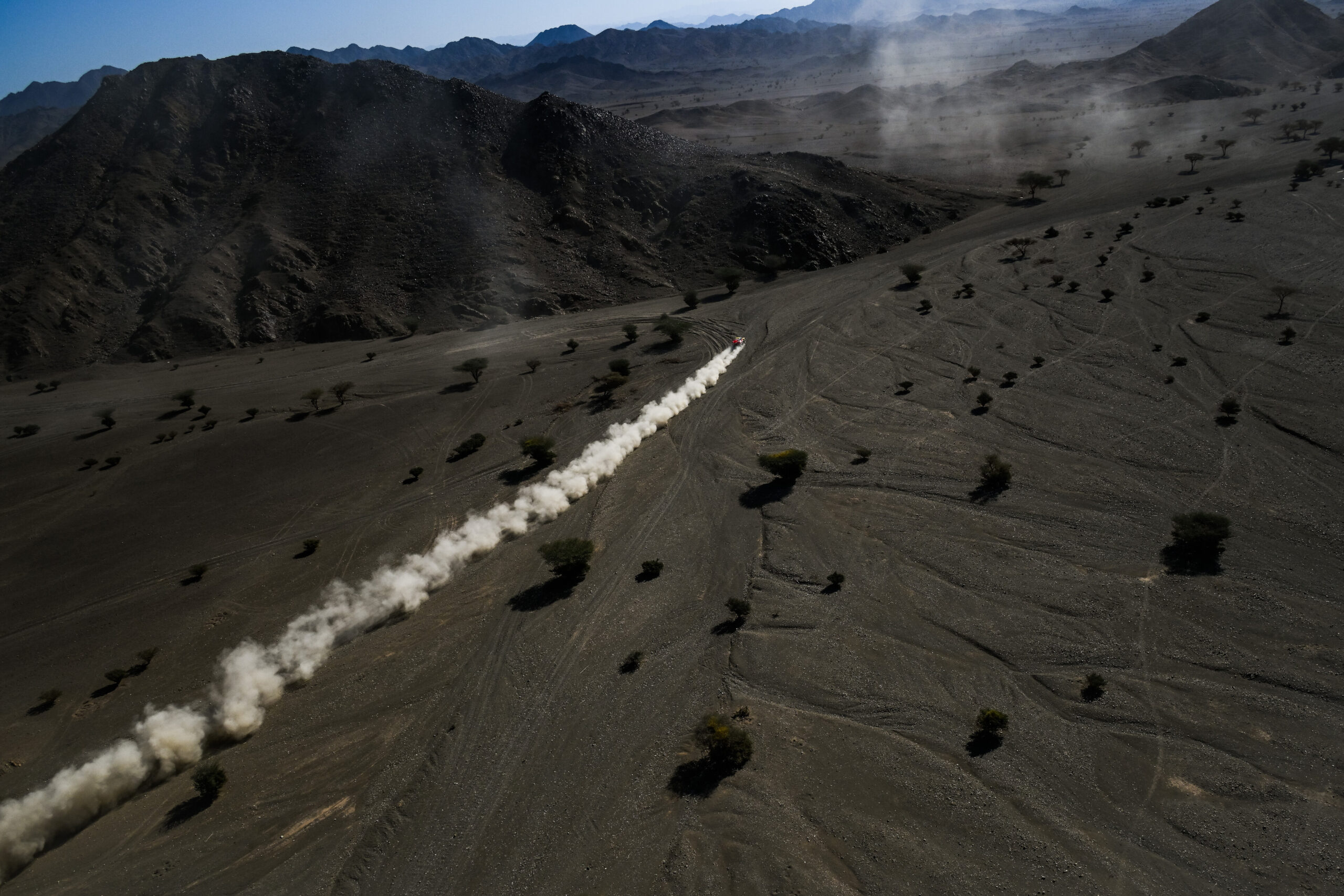 Land Rover anuncia parceria oficial com Dakar e entrada de equipe de fábrica em 2026