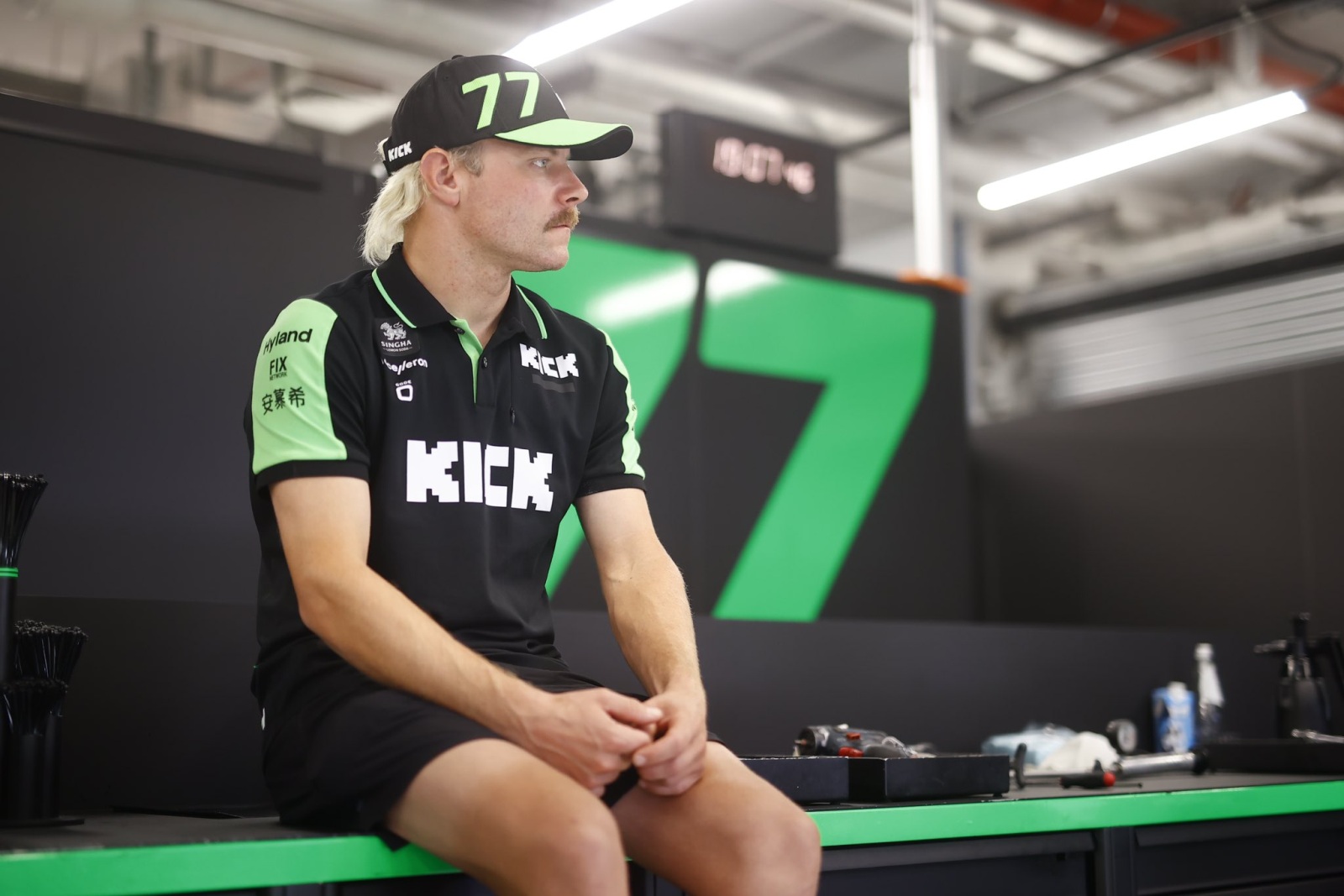 Bottas analisa adaptação de Hamilton na Ferrari e cobra: “Não é coisa de outro mundo”