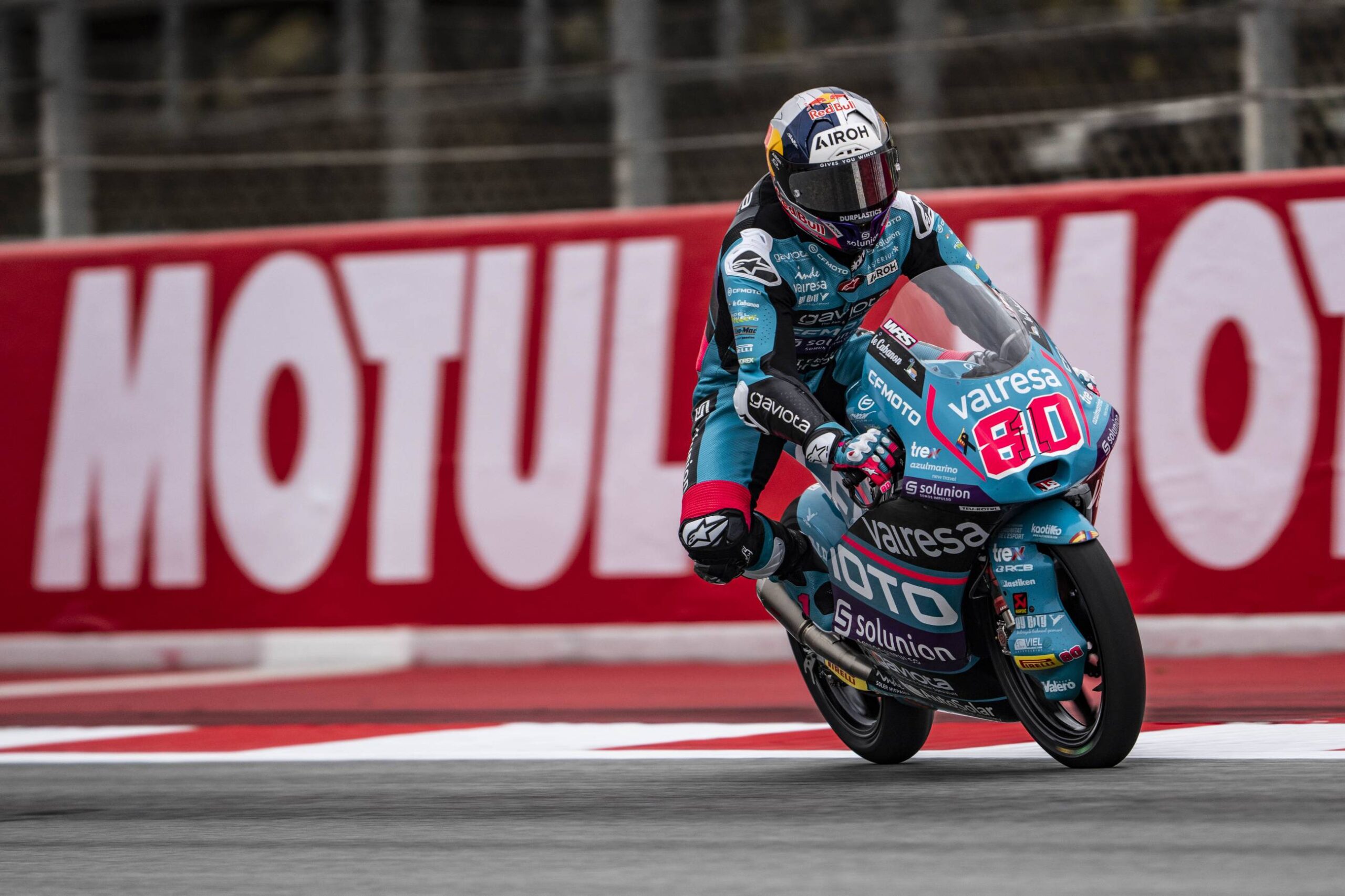 Alonso sobra em Barcelona e garante última pole da Moto3 em 2024. Veijer fica em 2º