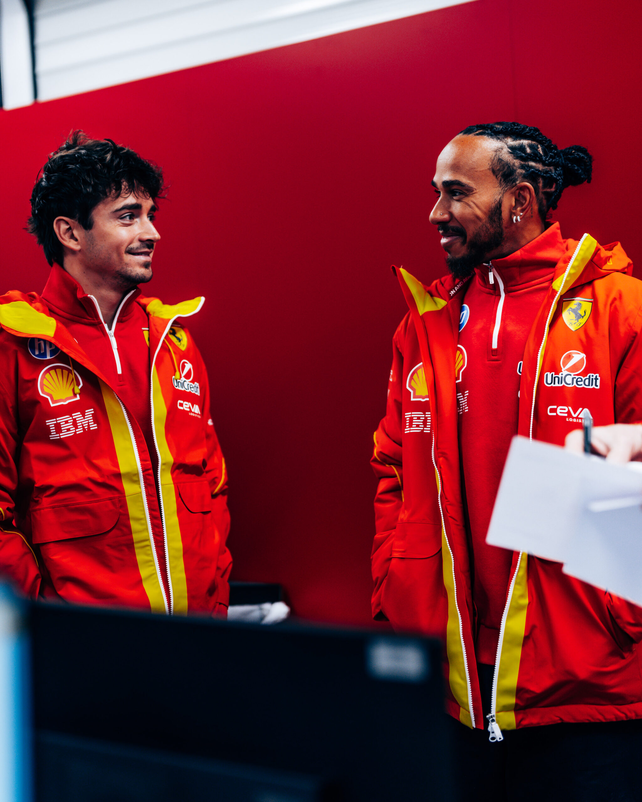 Minardi volta atrás em previsão sobre Hamilton na Ferrari e vê Leclerc “nervoso”
