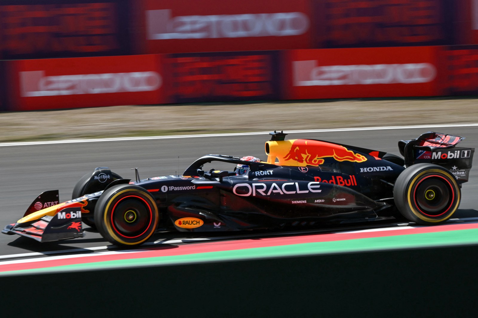 Verstappen cola em Norris com 3º em sprint da China: confira classificação da F1 2025