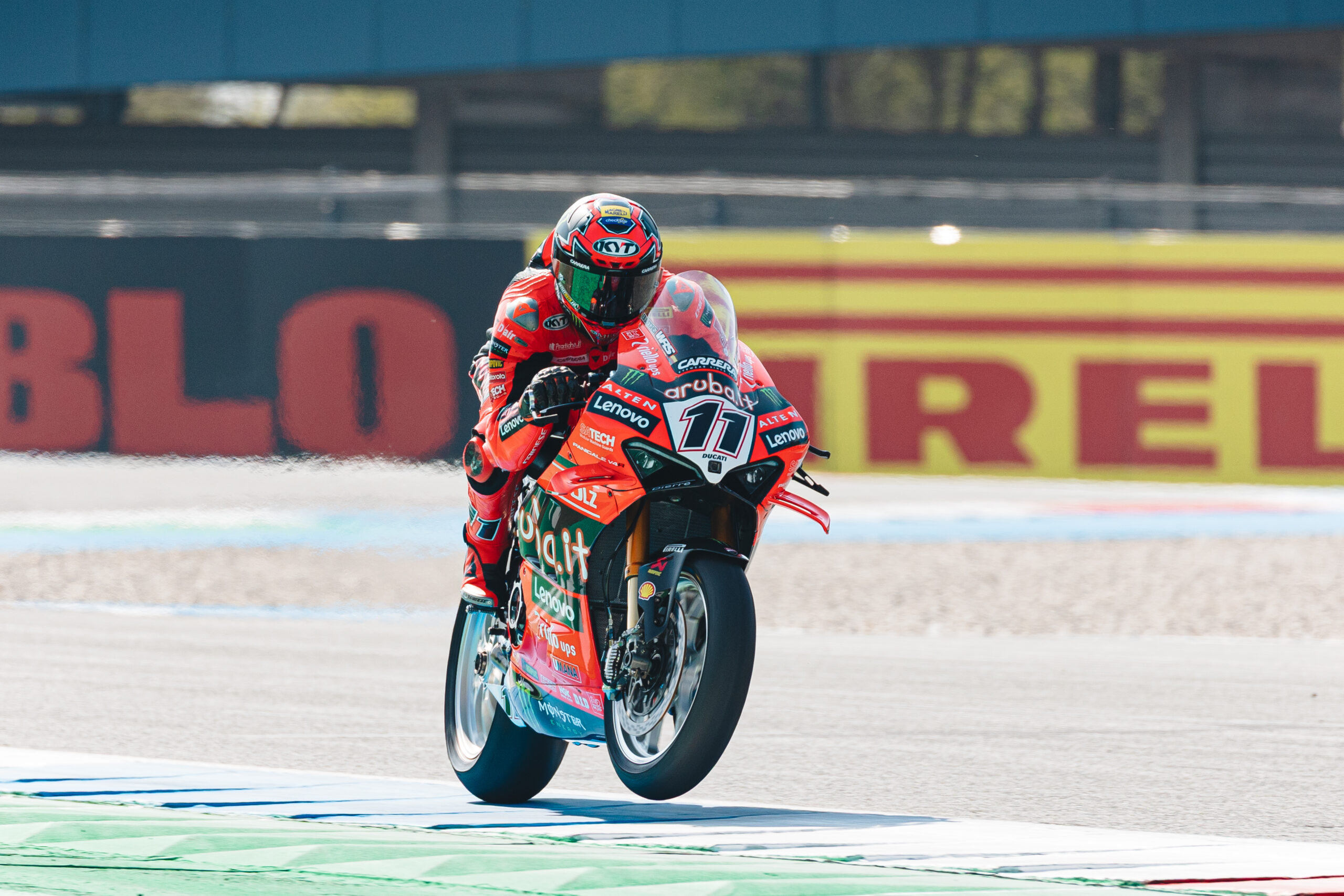 Bulega dispara na largada e vence corrida 1 do WSBK em Assen. Razgatlioglu é 4º