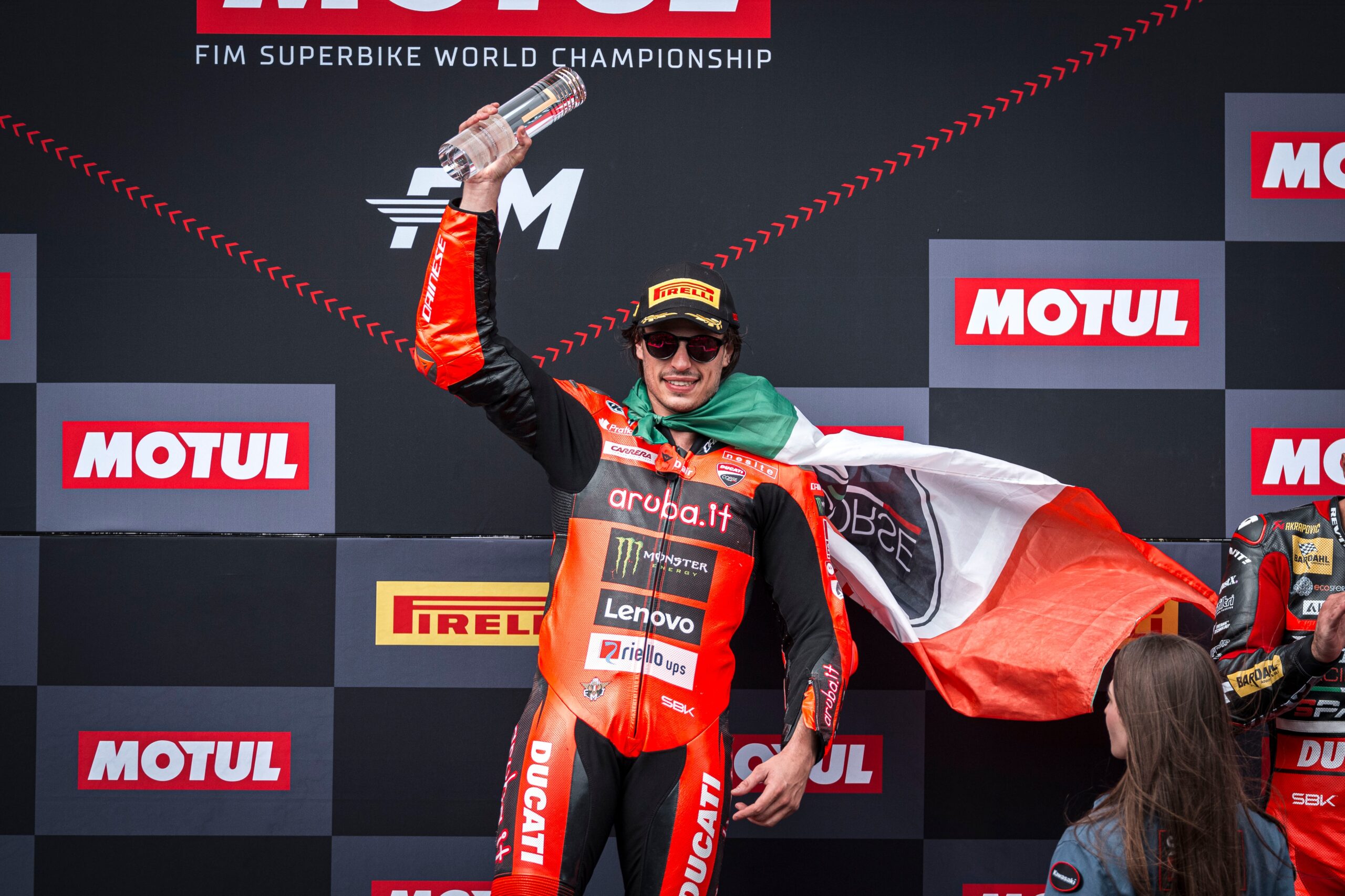 Bulega anula reação de Razgatlioglu e mantém liderança no WSBK 2025. Confira classificação