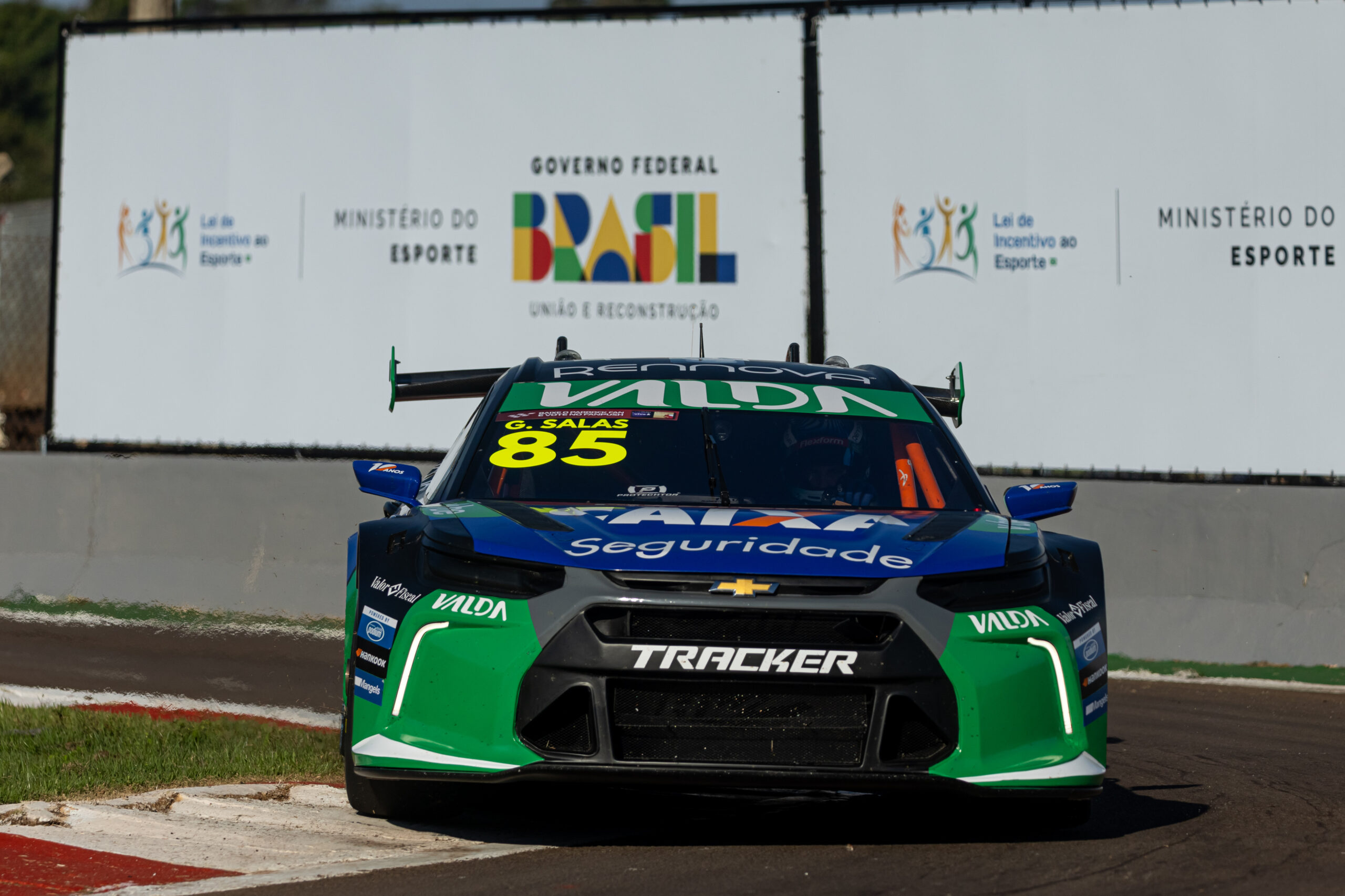 Salas destaca “volta no limite” para cravar pole em “pista bem difícil” no Velopark