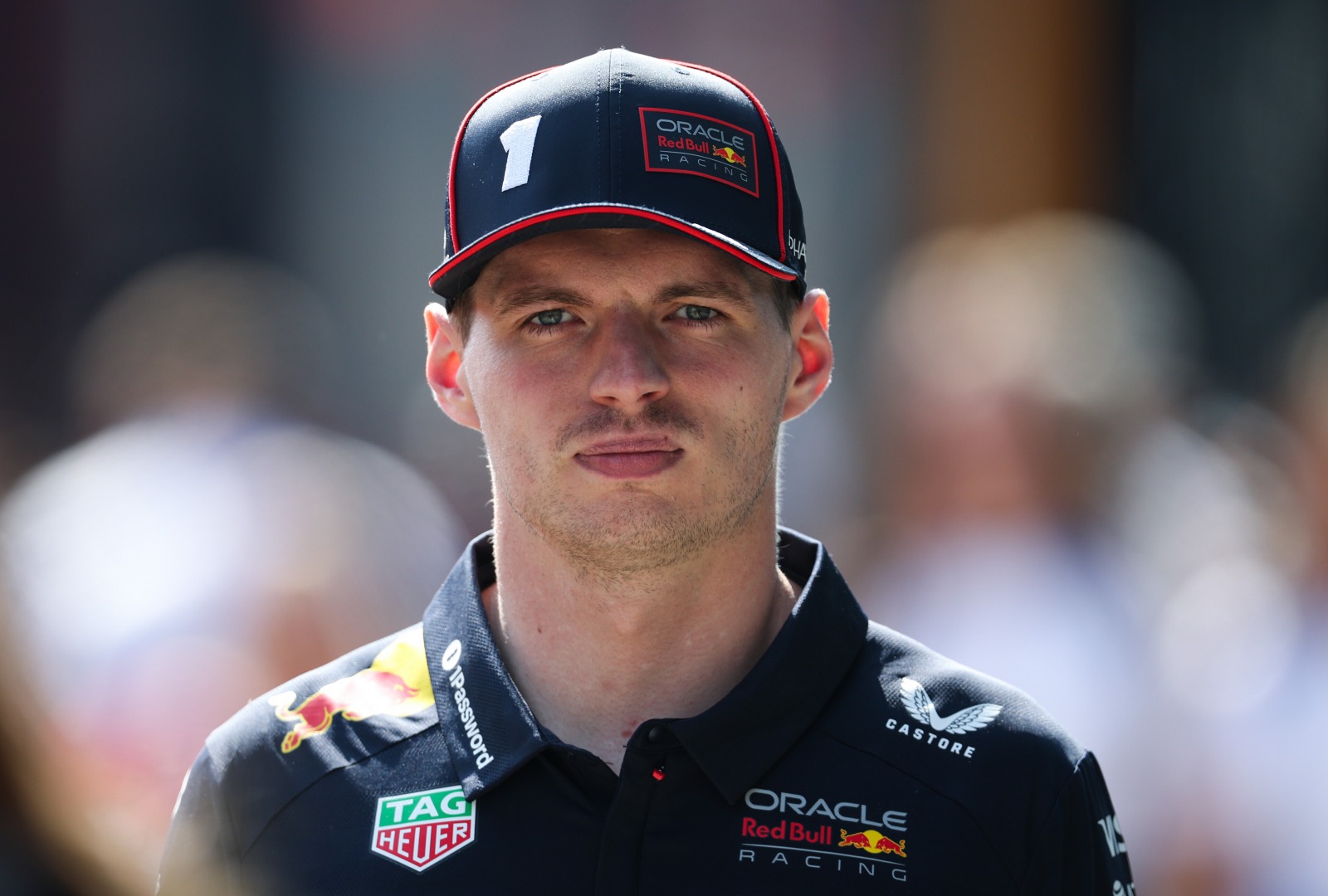 “Perda de tempo”: Verstappen evita entrar em discussão sobre sistema de freios da McLaren