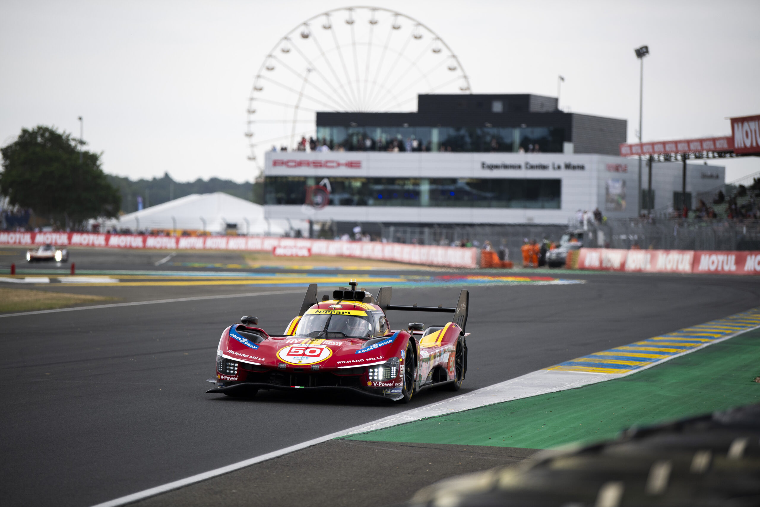 Ferrari #50 assume ponta das 24H de Le Mans após 3h de corrida. Drugovich segue em 6º