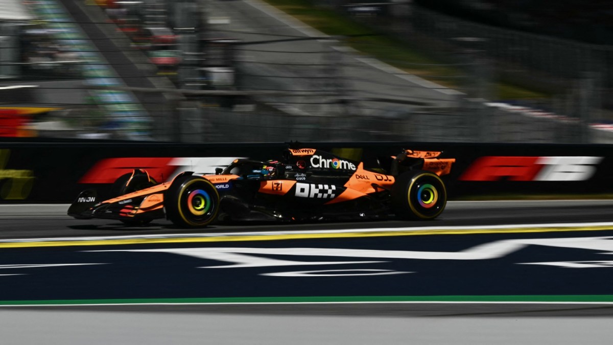 Neste domingo, a largada do GP da Áustria está marcada para 10h (horário de Brasília, GMT-3). A corrida terá transmissão ao vivo da Globo na TV aberta, além do sportv3, GloboPlay e F1 TV, streaming oficial da categoria (Foto: AFP)