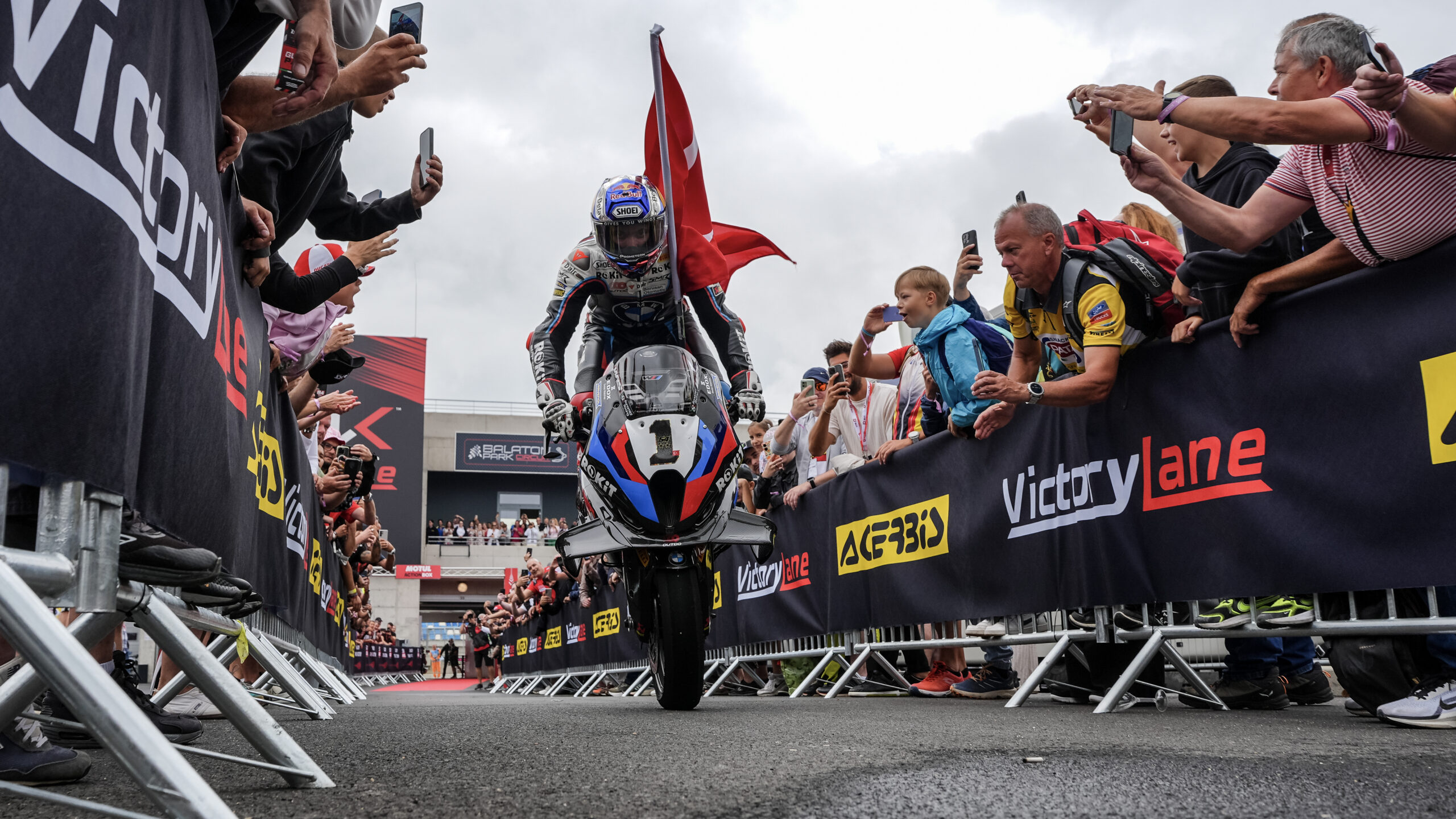 Razgatlioglu sobra e completa varrida na etapa da Hungria do Mundial de Superbike