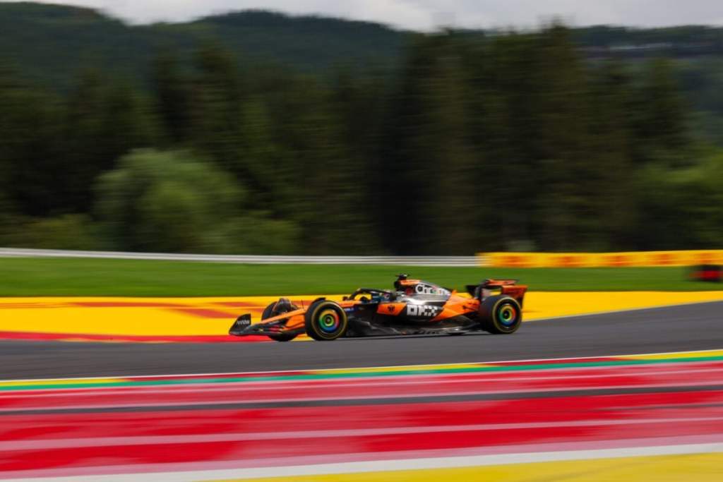Acontecendo no formato tradicional, a programação do GP da Bélgica é dividida em três dias, com três treinos livres, uma classificação e a corrida. Assim como na Inglaterra — e em toda a perna europeia do calendário —, as atividades acontecem durante a manhã no Brasil