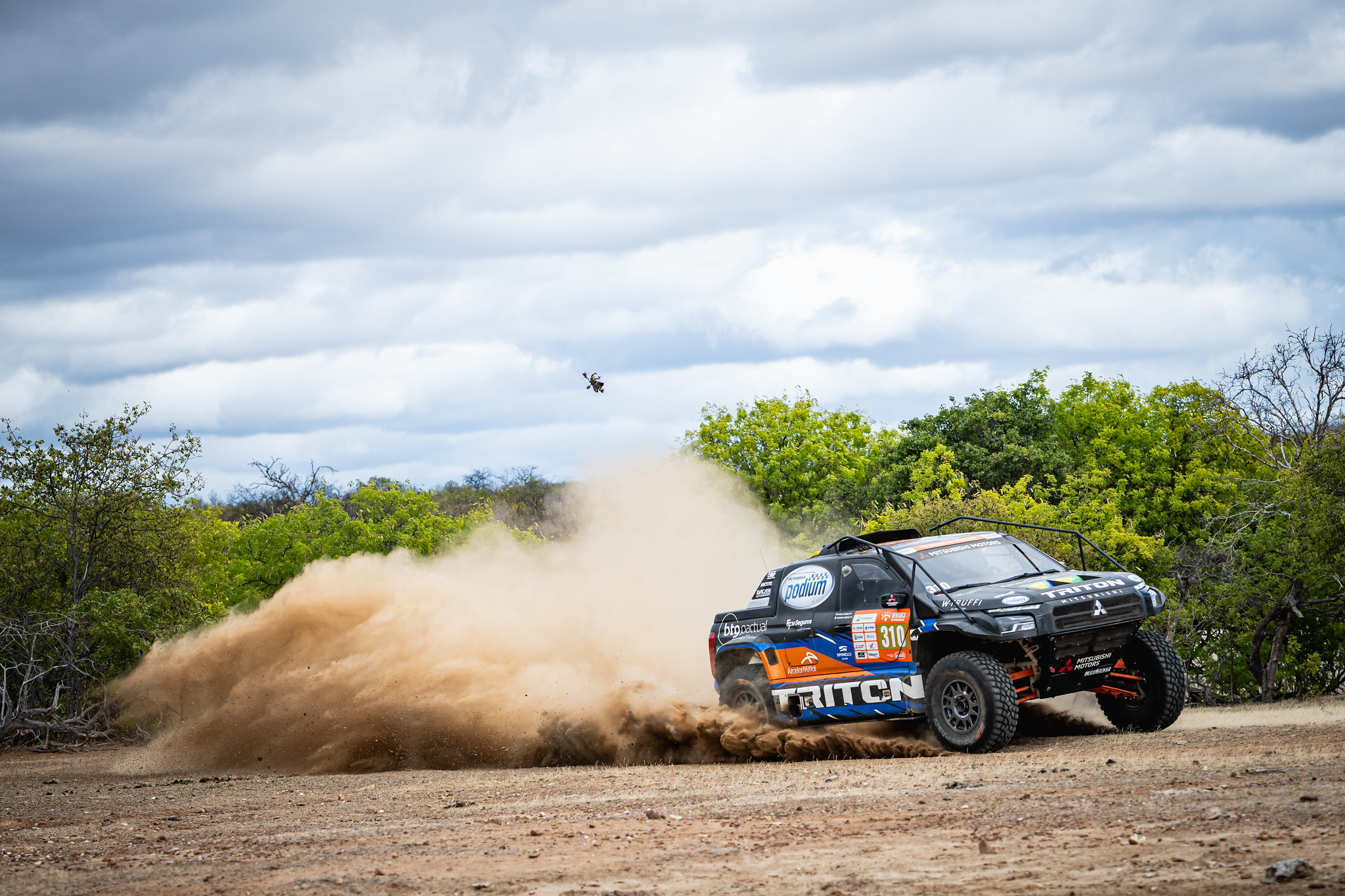 Spinelli quebra sequência de Cristian Baumgart e vence 6ª etapa do Sertões nos carros