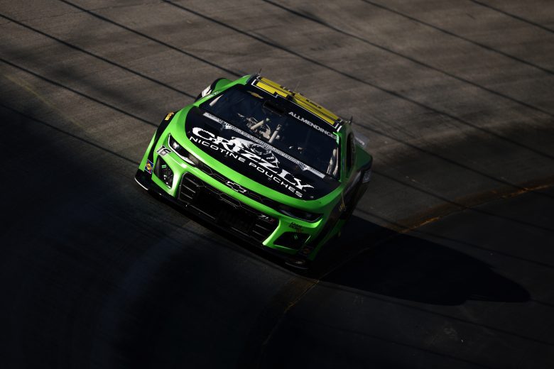 Allmendinger rouba cena em Bristol e anota pole da decisão do Round of 16 da Nascar