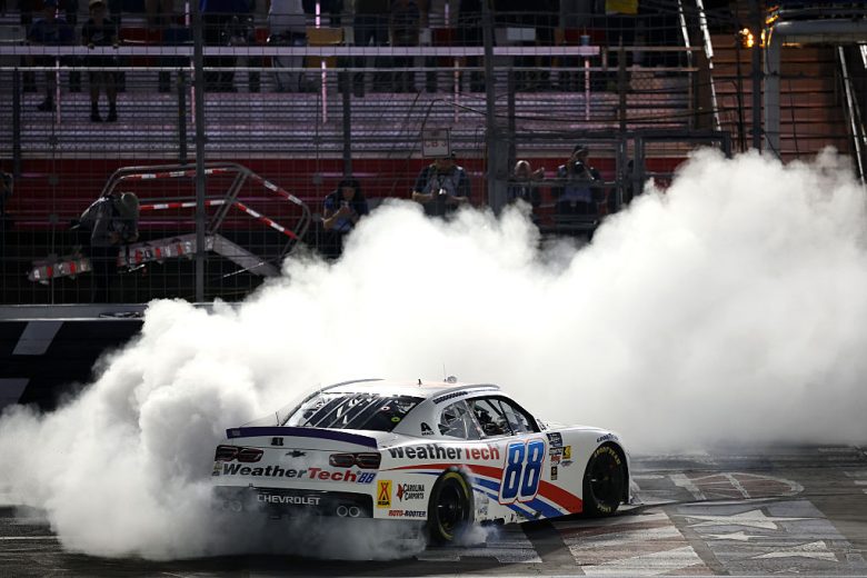 Zilisch passeia no roval de Charlotte e vence pela 10ª vez na Xfinity Series 2025