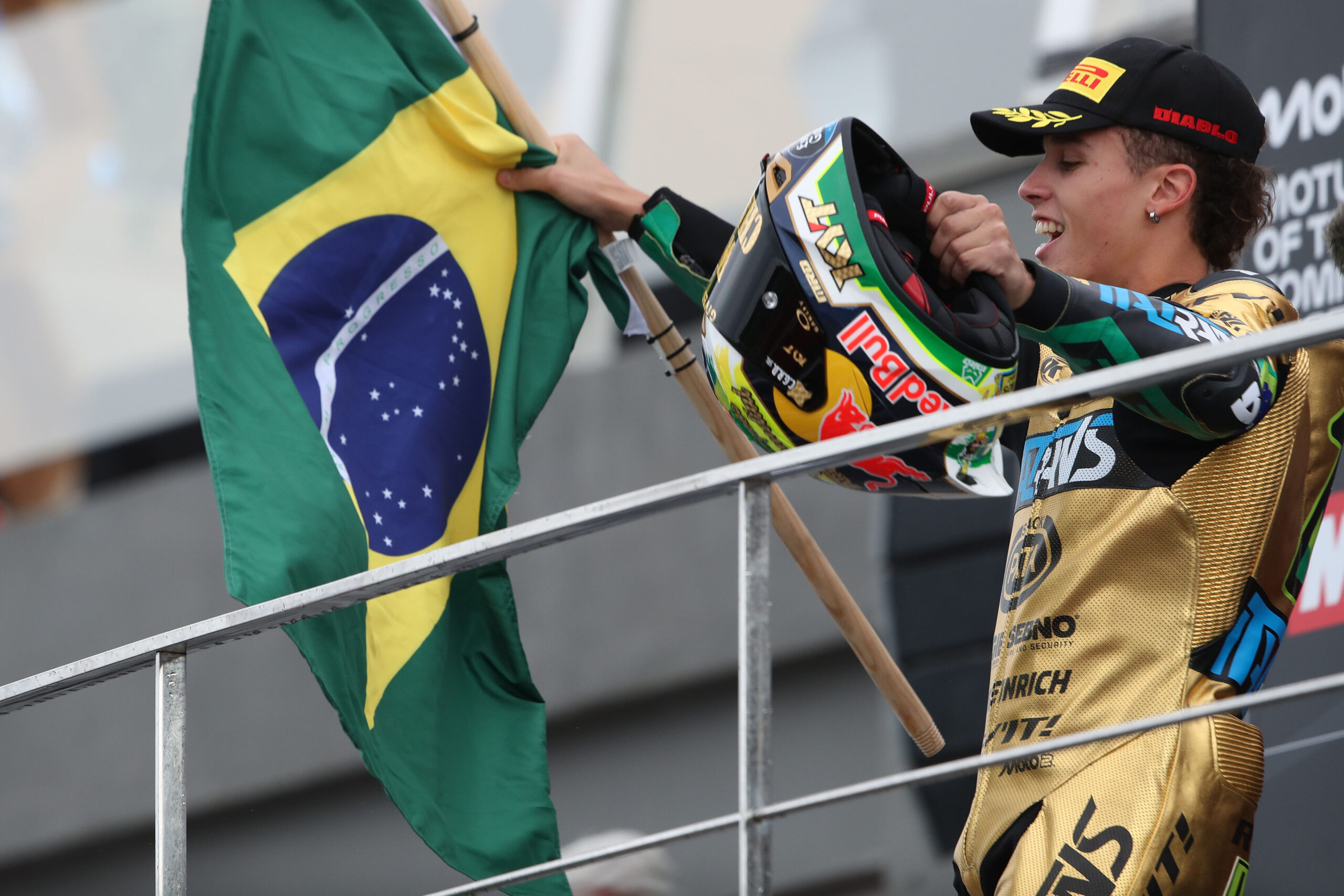 Moreira coroa reação com título histórico na Moto2 2025. Confira classificação final