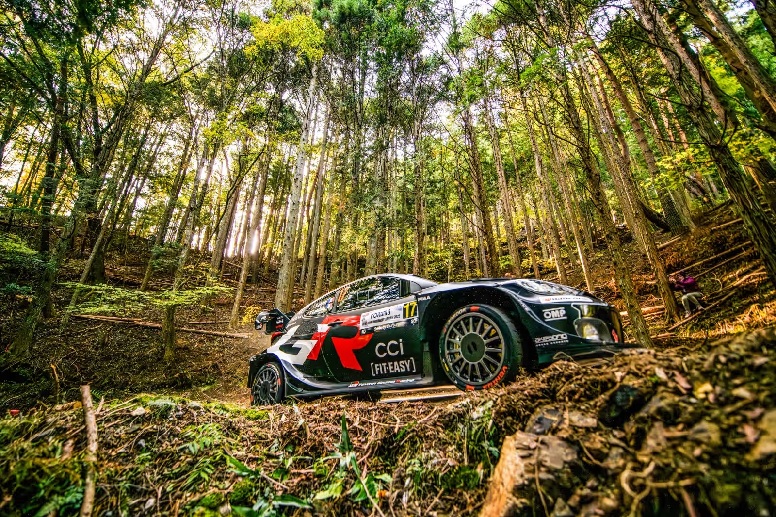 Ogier freia reação de Evans e sustenta liderança no 2º dia do Rali do Japão do WRC