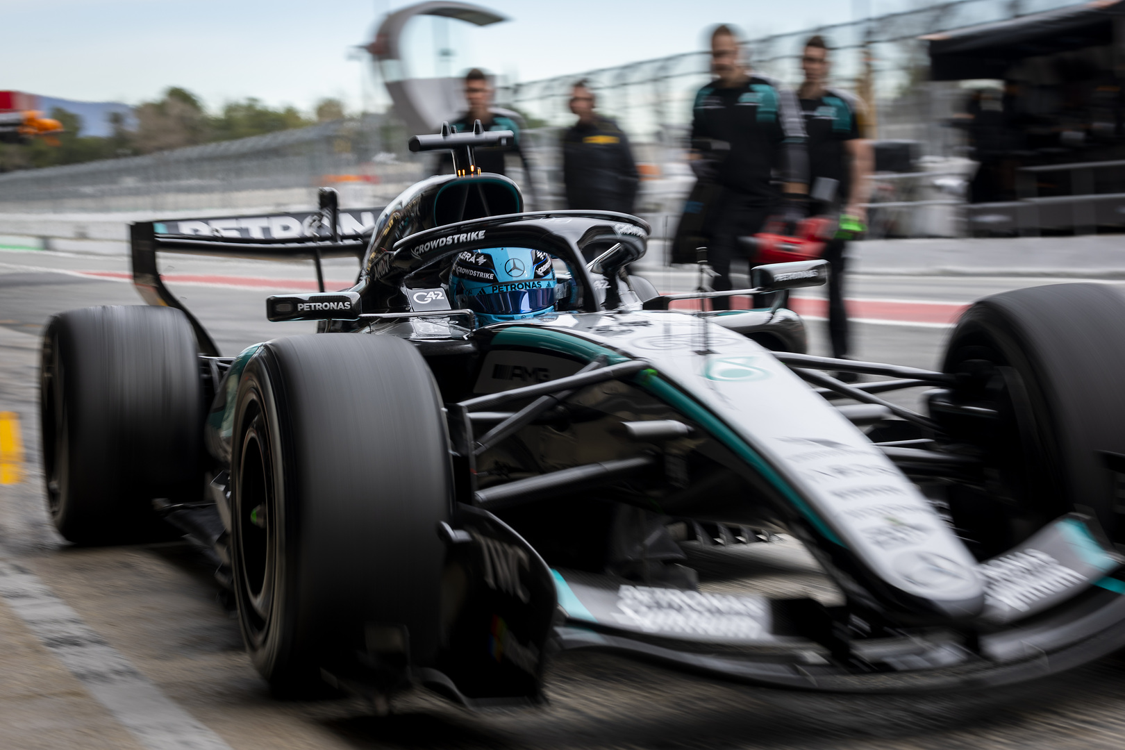 Russell puxa 1-2 sólido da Mercedes em dia 4 de testes privados em Barcelona