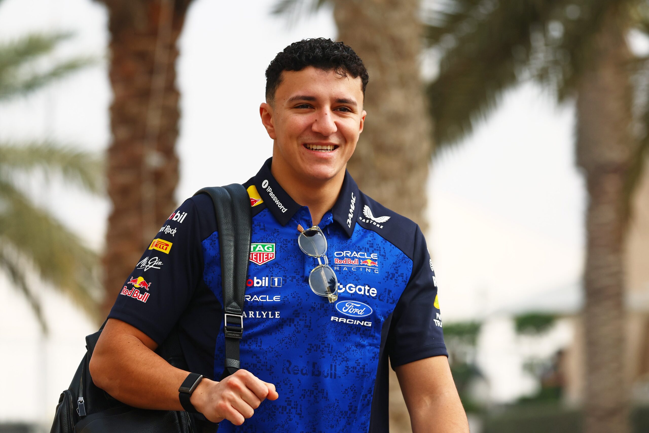 Hadjar festeja “entendimento” com carro da Red Bull e crava: “Pronto para Melbourne”