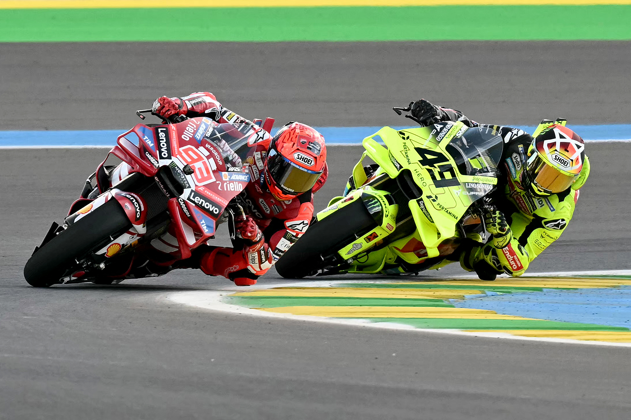 Marc Márquez bate Di Giannantonio e vence sprint da MotoGP no Brasil. Moreira é 10º