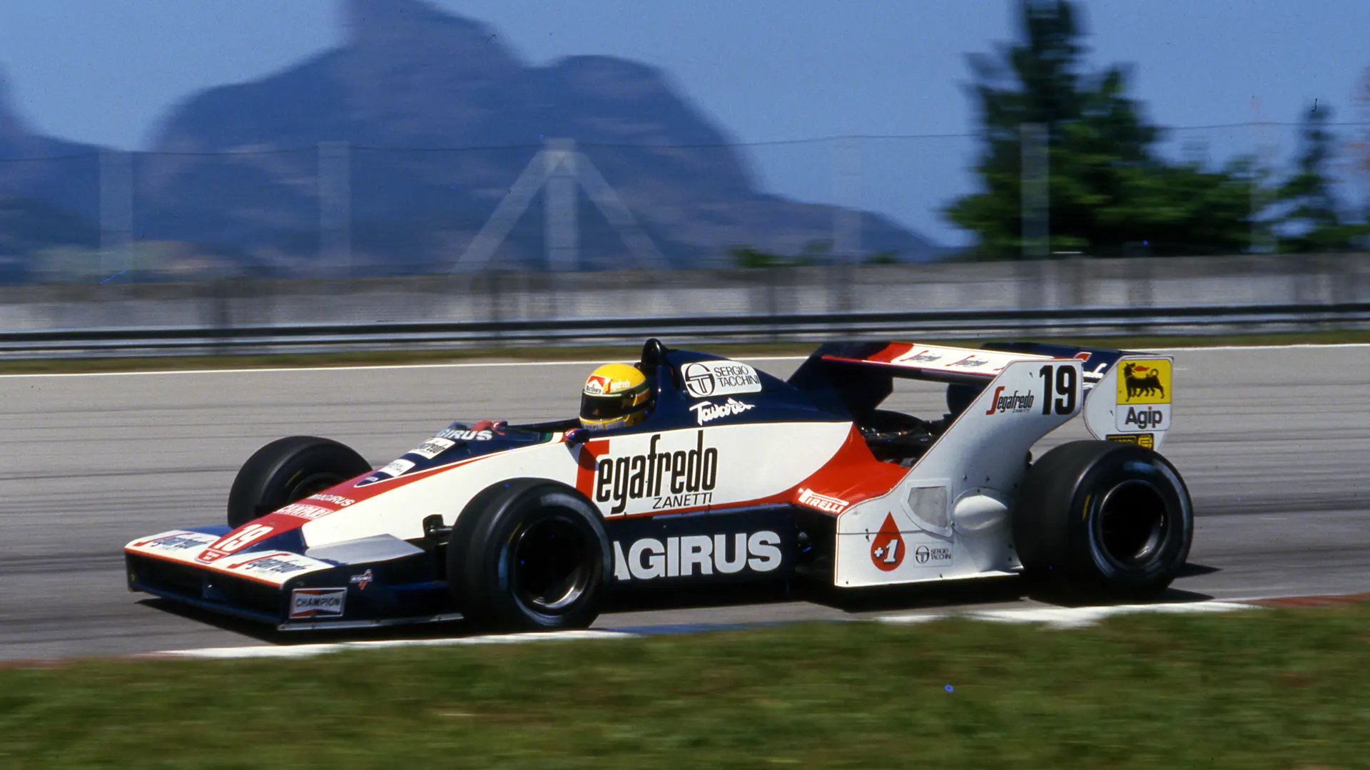 Carro da estreia de Senna na Fórmula 1 vai a leilão por valor milionário em Mônaco