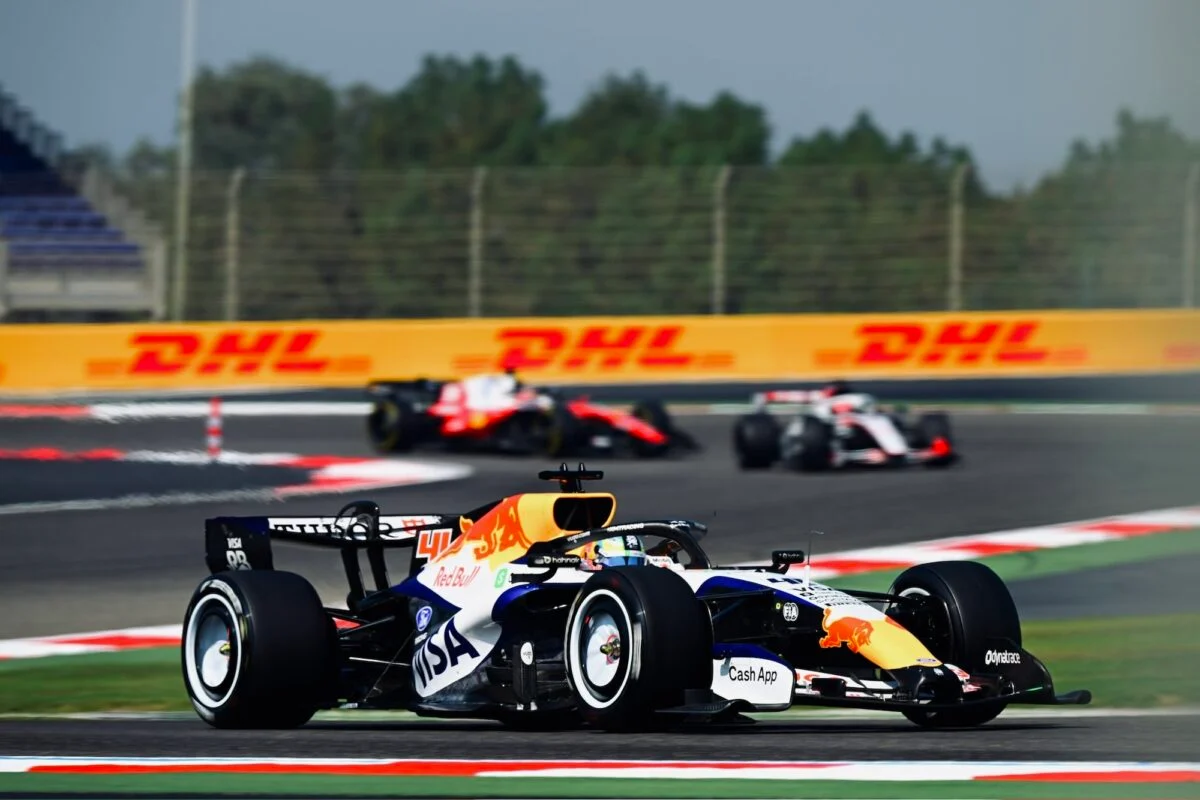 F1 desiste de reagendar GP do Bahrein e liga alerta para corridas finais de 2026