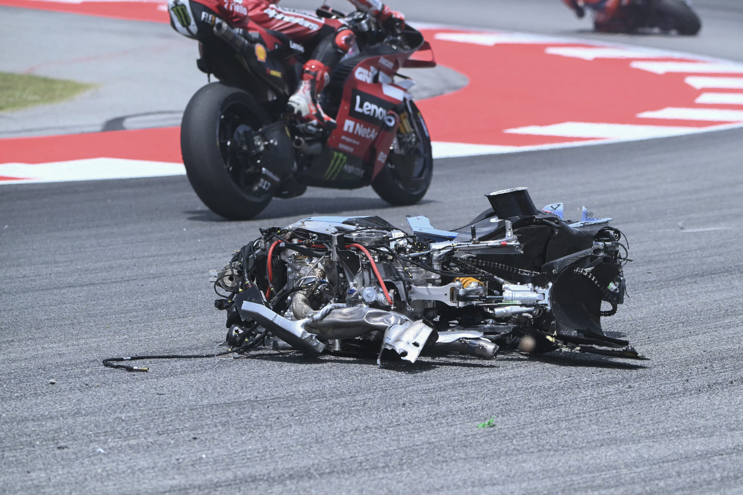 MotoGP insiste no show e aproveita omissão de pilotos para brincar com vidas na Catalunha