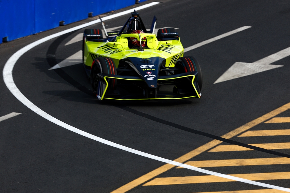 Dennis frustra Drugovich em duelo final e crava pole-position do eP de Sanya