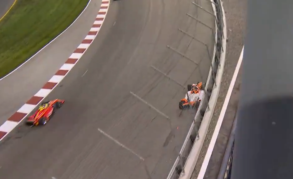Siegel recebe toque de Palou e bate na curva 1 no GP de St. Louis