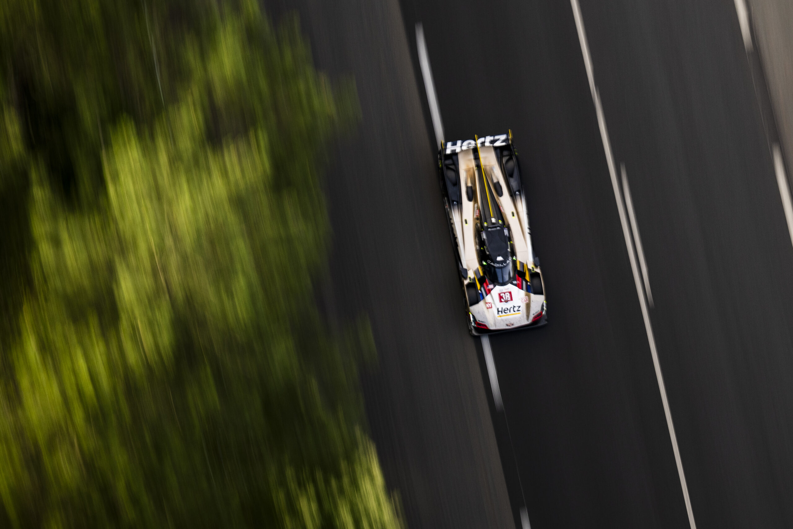 Aitken puxa 1-2 da Cadillac com #38 após 12h em Le Mans. Fittipaldi é 4º na LMP2