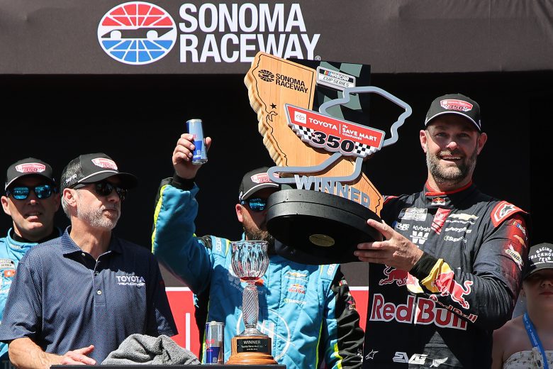 Van Gisbergen segura Briscoe, vence etapa da Nascar em Sonoma e iguala Tony Stewart