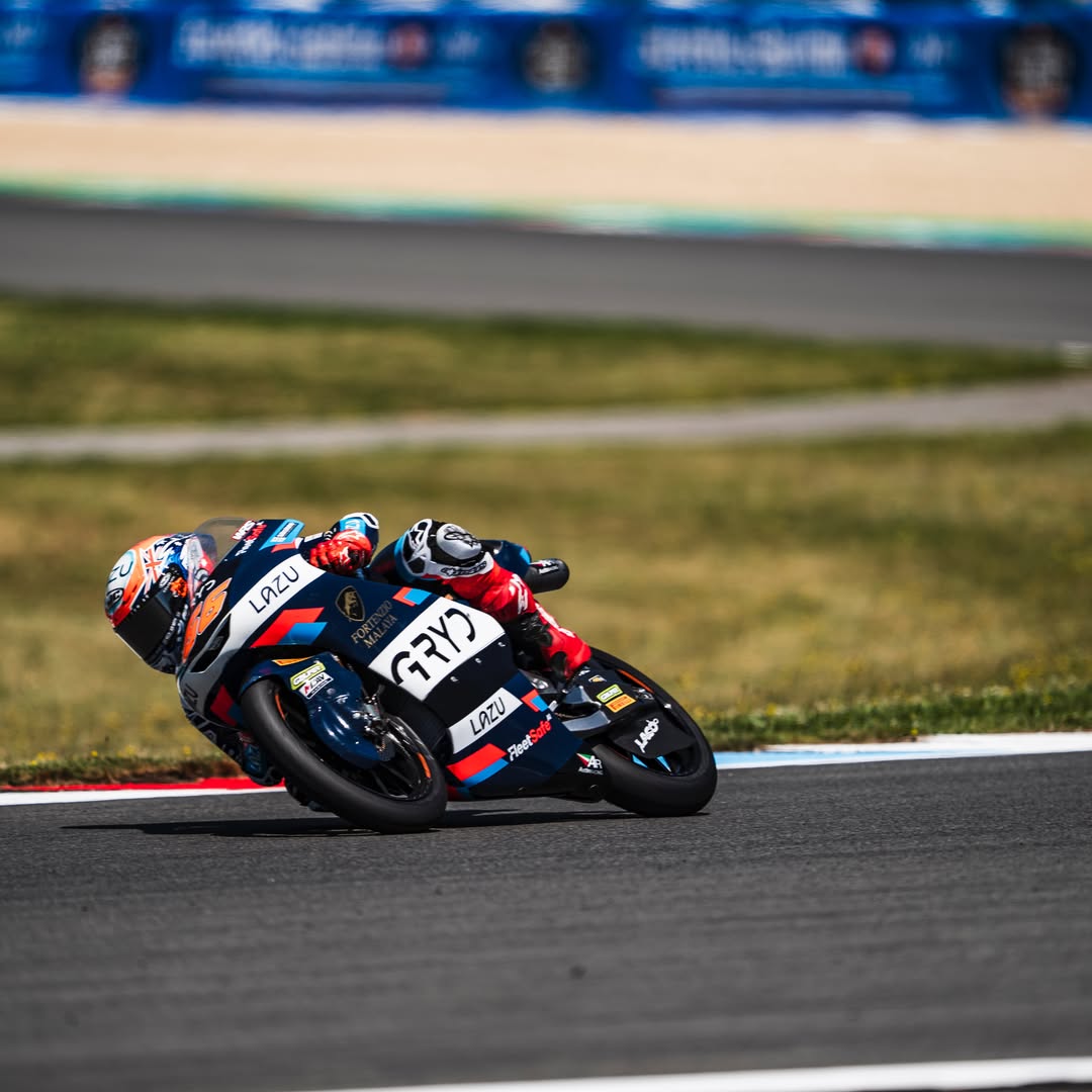 Kelso mostra força e lidera monótono dia de treinos da Moto3 em Assen. Quiles é 11º